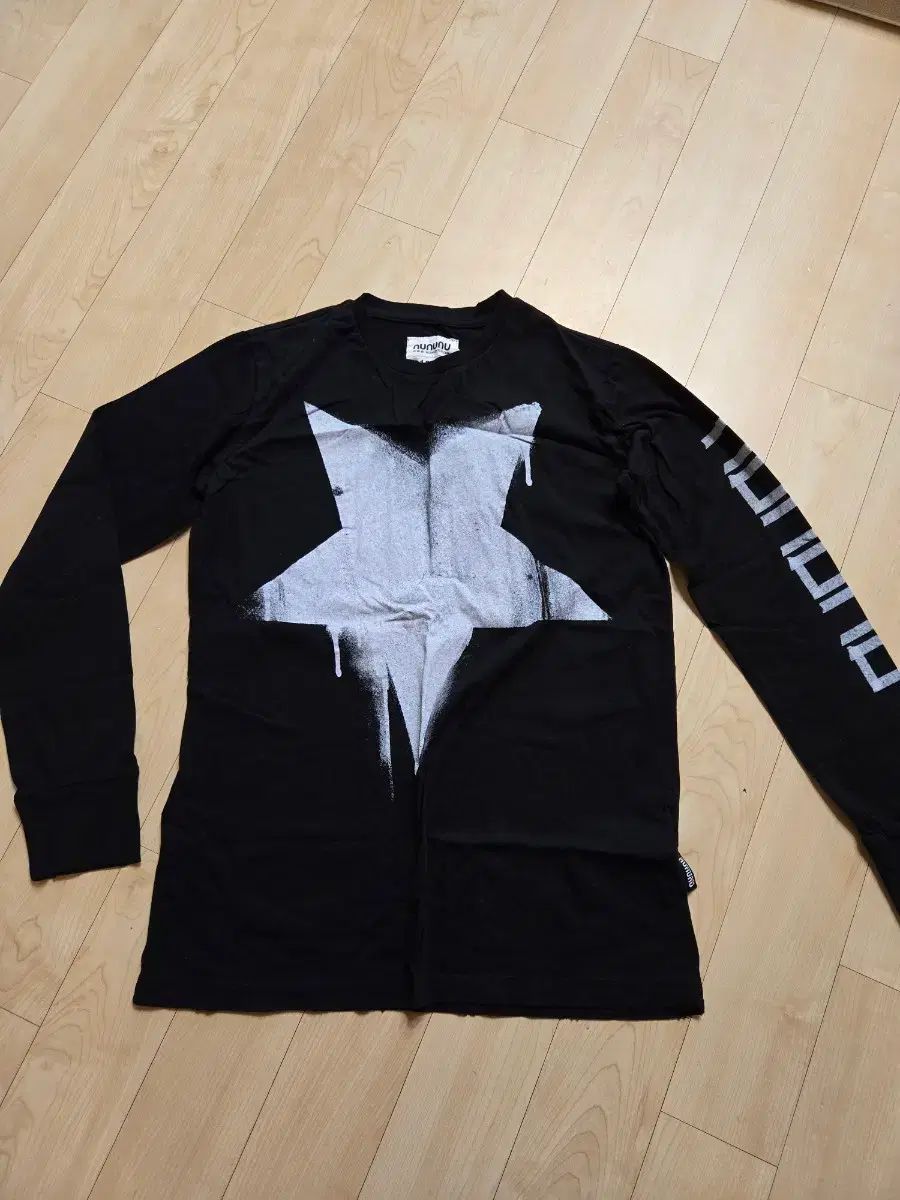 nununu 星プリンティング ブラック 長袖Tシャツ 男の子