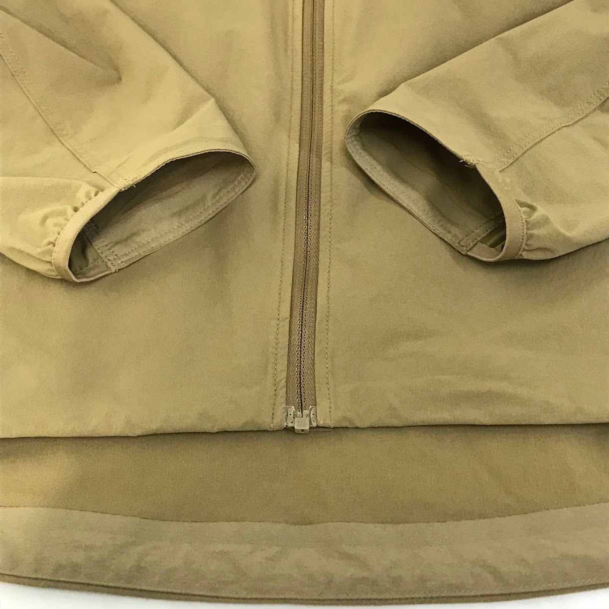 【倉吉店】 中古 ARC'TERYX | アークテリクス マウンテンパーカー Gamma Lightweight Hoody ガンマ ライトウエイト フーディー X000009196 ベージュ サイズ：S 【92】 倉吉店】 中古 ARC'TERYX | アークテリクス マウンテンパーカー Gamma