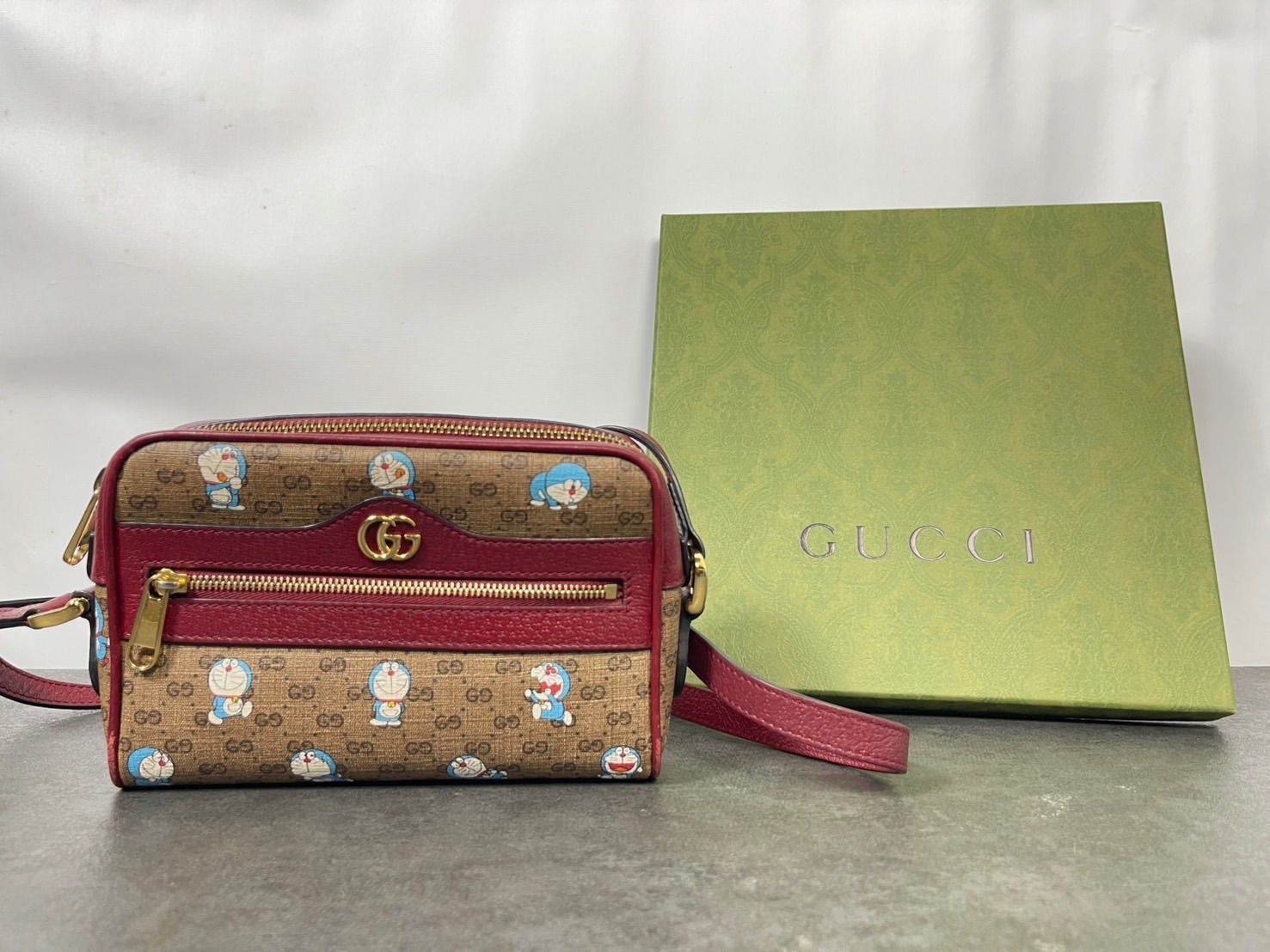 【埼玉発】美品 GUCCI グッチ×ドラえもん 647784 ミニGGスプリーム ショルダーバッグ
