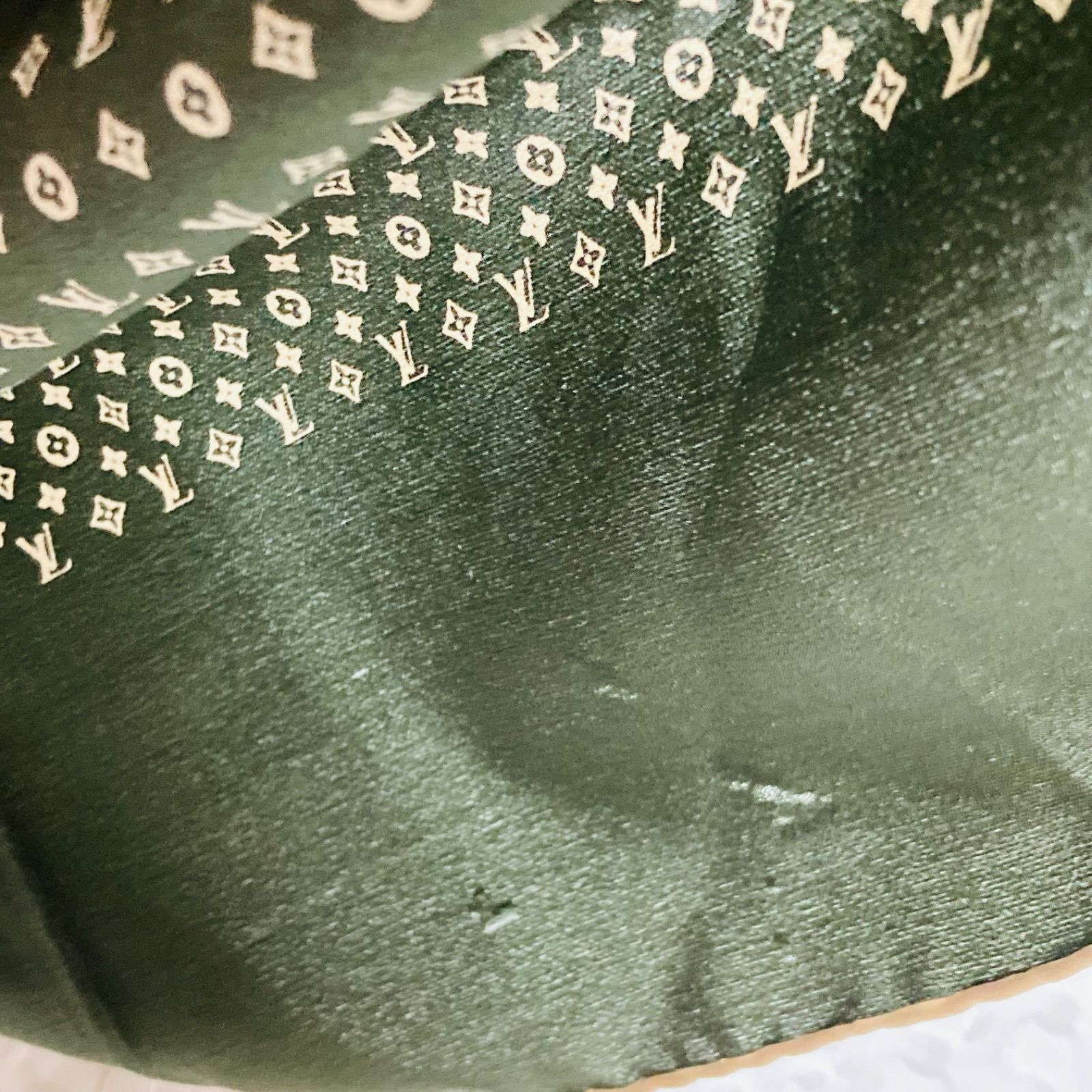 LOUIS VUITTON ルイヴィトン モノグラムグラデーションパターン 大判