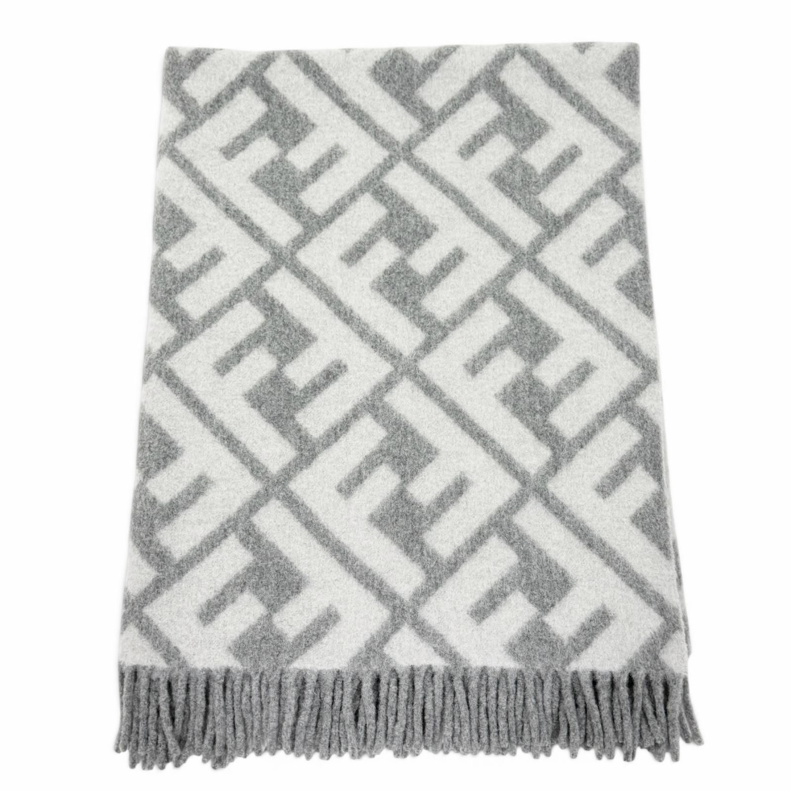 Throws & Blankets