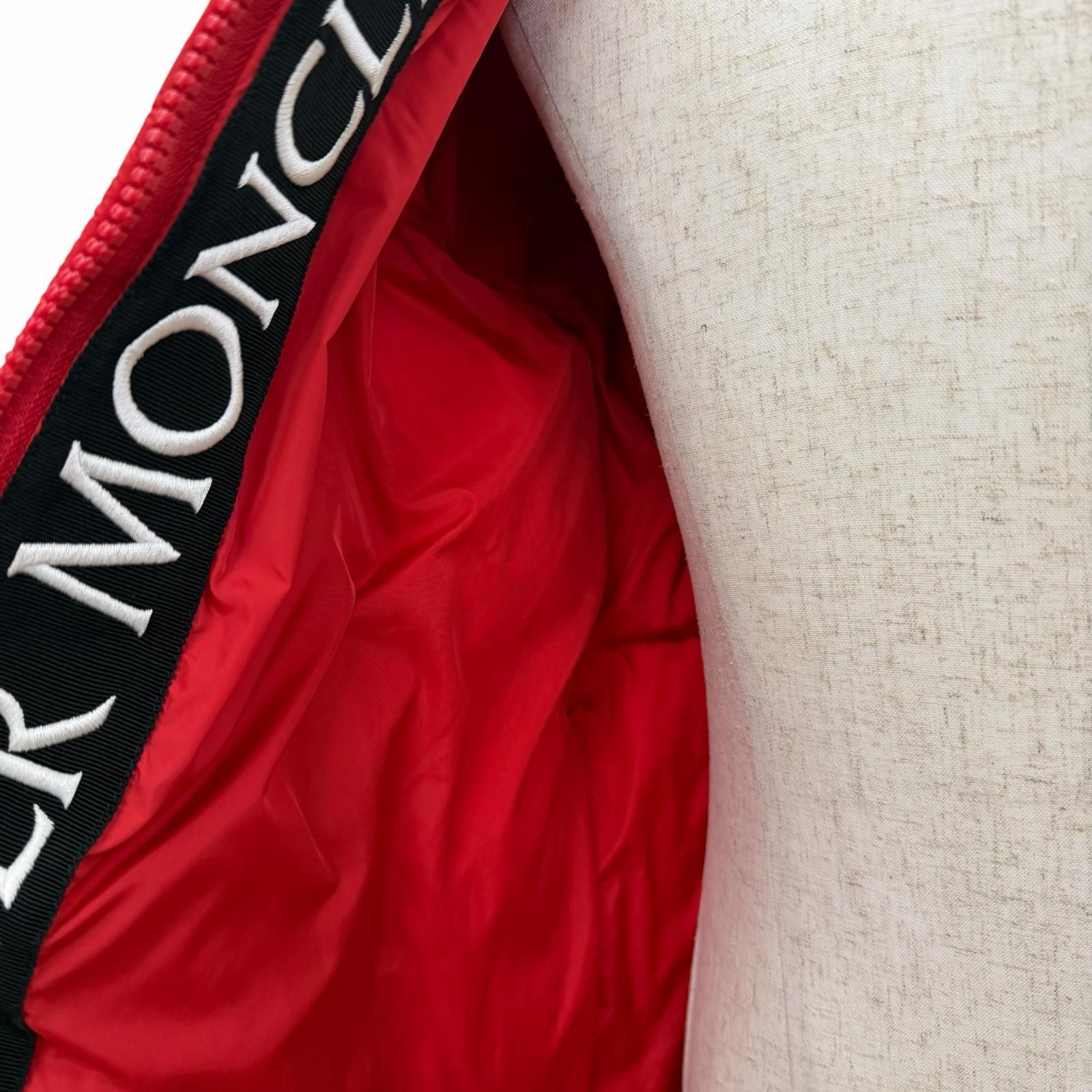 美品□MONCLER モンクレール MONTCLAR GIUBBOTTO フードロゴ刺繍 エン 