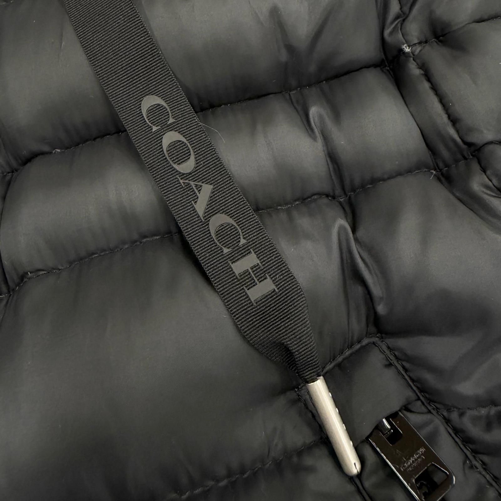 美品△COACH コーチ E1902 ロゴパッチ 裏地シグネチャー柄 フード付き 