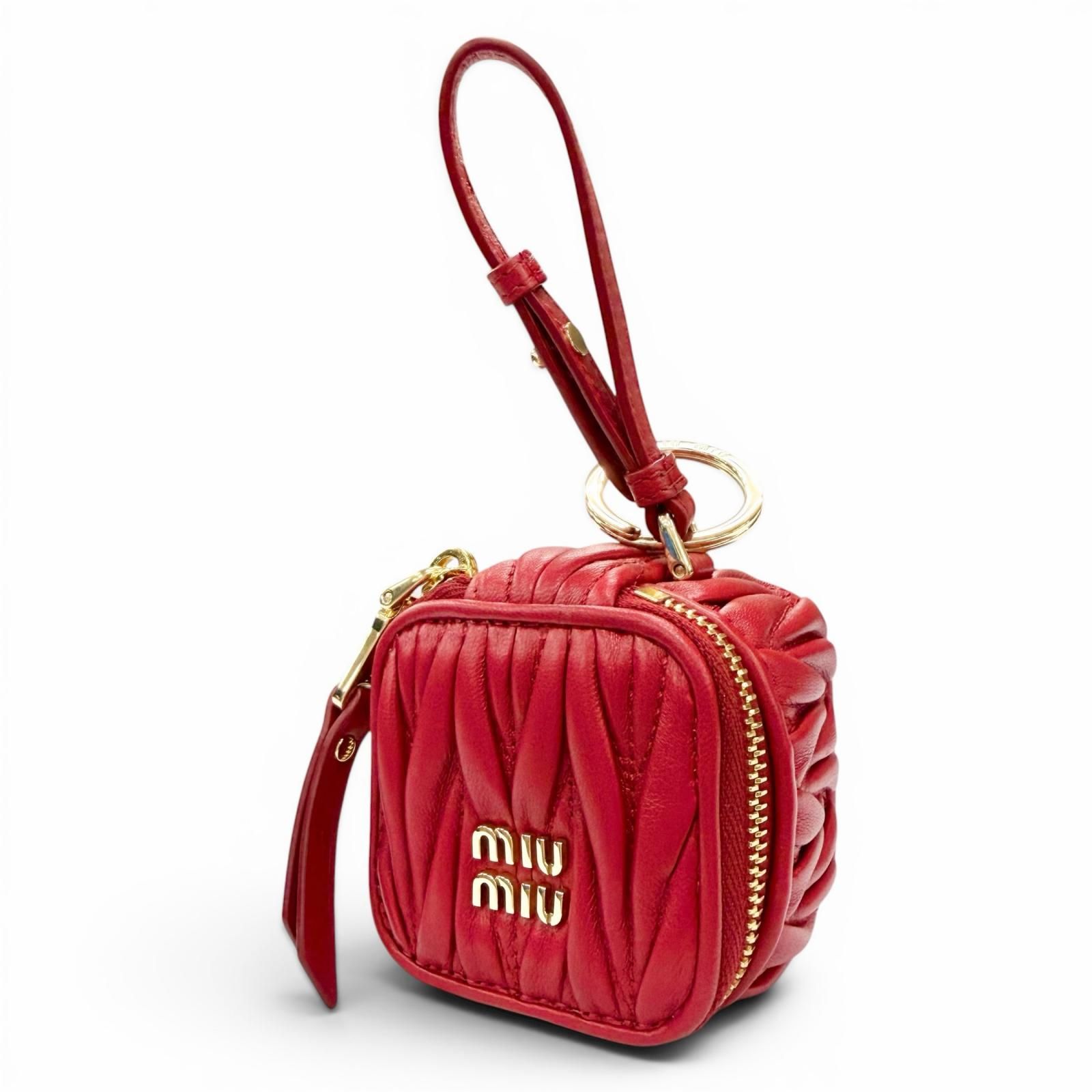 極美品△MIUMIU ミュウミュウ 5TL527 MATELASSE マテラッセ チャーム ロゴ キーリング レザー ポーチ レッド ゴールド金具 レディース 箱付き 大人気 オススメ◎