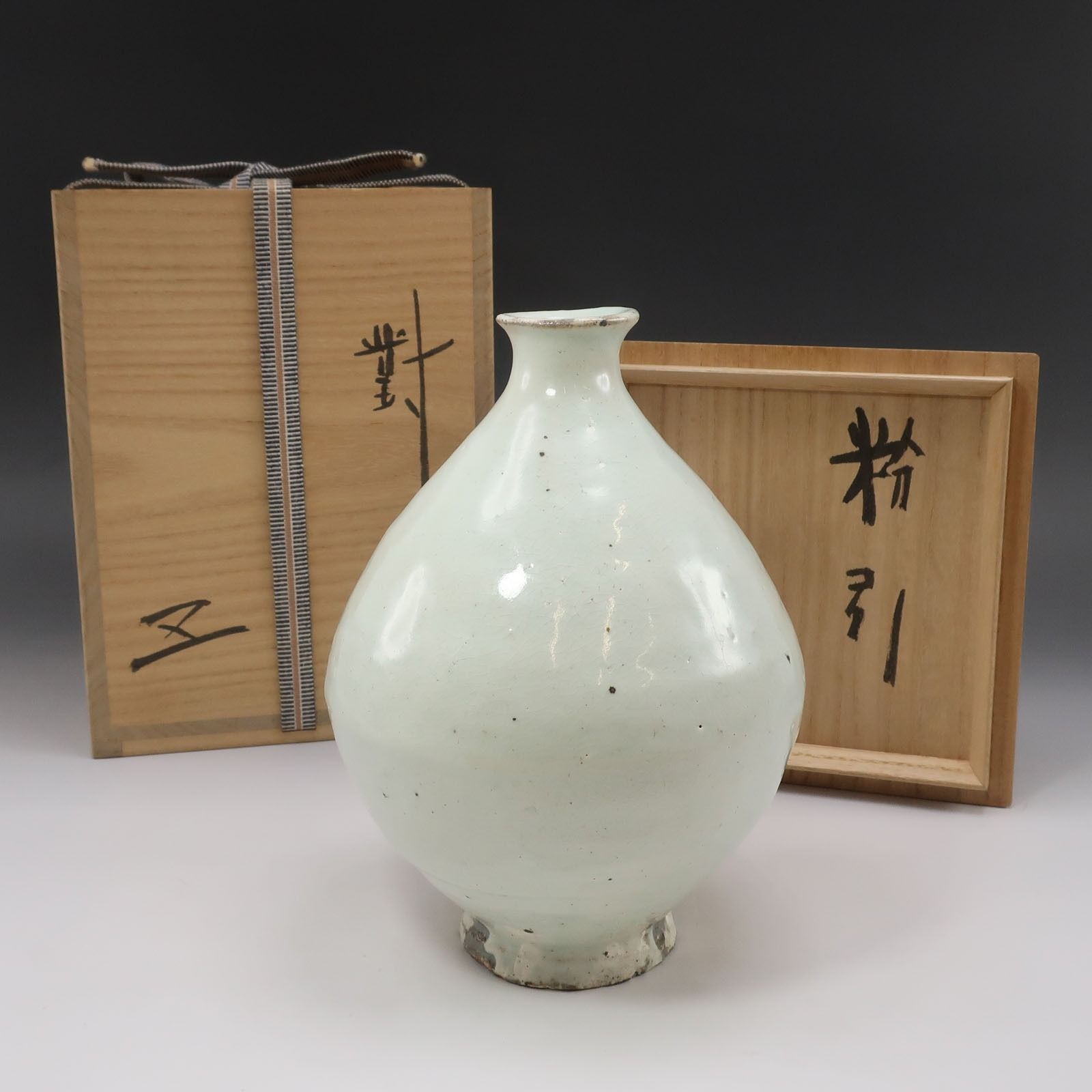 三田青磁 獅子置物 陶磁器 _ 骨董品 三田青磁 獅子置物 陶磁器 _ 骨董品