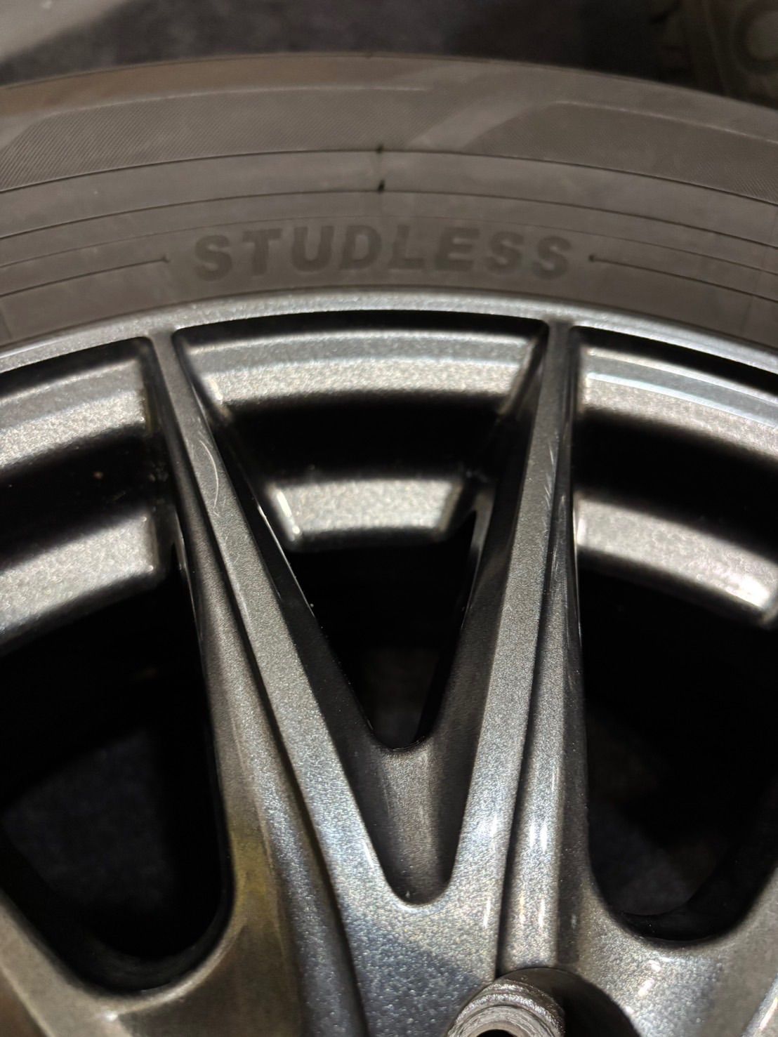 ☆195/65R15 YOKOHAMA/ice GUARD iG60 24年製 VELVA 15インチ 6J +43
