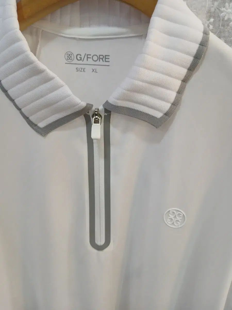 G/FORE ハーフジップ 半袖シャツ ホワイト　セットアップ G FORE (ジーフォア) 白 ハーフジップ ゴルフ Tシャツ XL-日本買蔵
