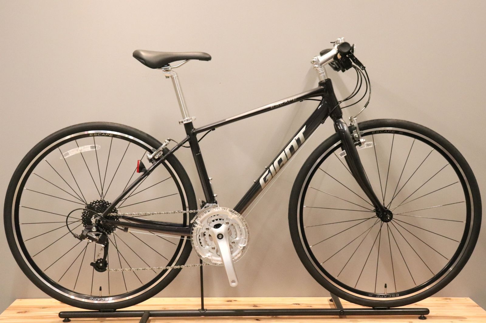 未使用 ジャイアント GIANT エスケープ ESCAPE R3 MS 2023モデル XS