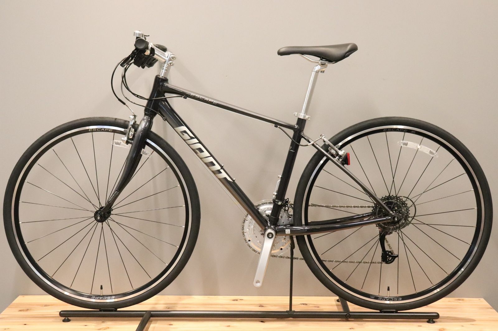 未使用 ジャイアント GIANT エスケープ ESCAPE R3 MS 2023モデル XS