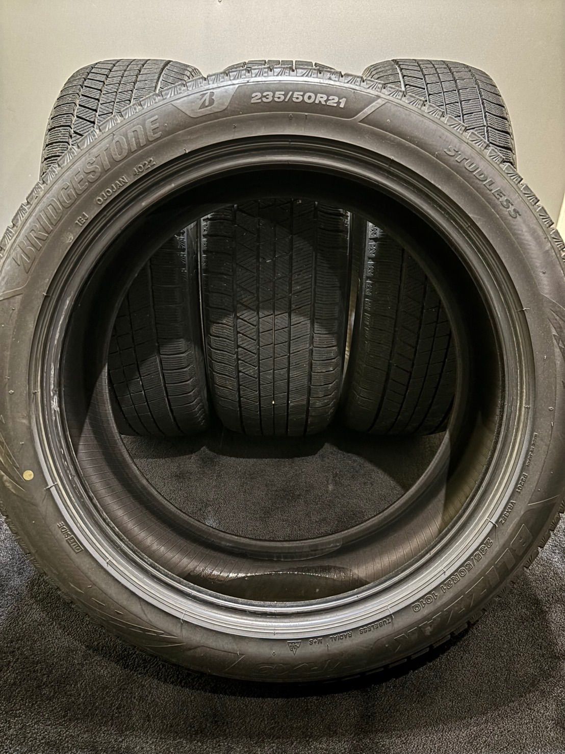 BS BRIDGESTONE BLIZZAK VRX3 235/50R21 21インチ スタッドレス 4本 23年製 バリ溝 レクサス 新型RX等　(MTZ622) ☆235/50R21 BRIDGESTONE/VRX3 22年製 スタッドレス 4本 ブリヂストン
