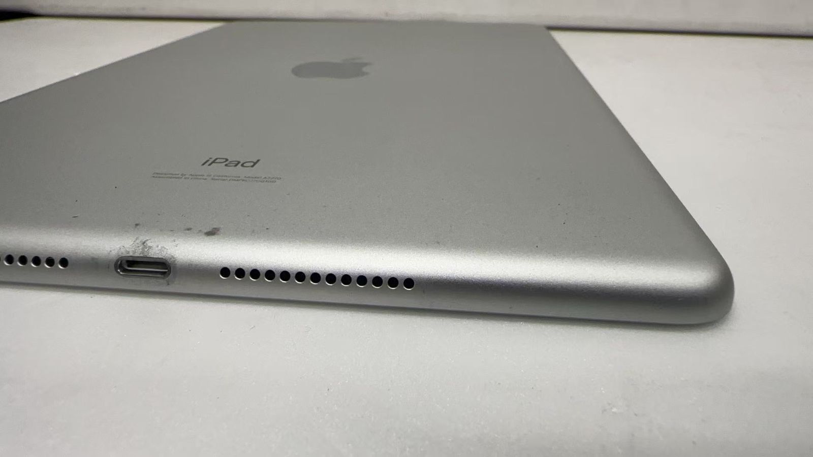 iPad 第8世代 32GB Wi-Fi シルバー 中古 - メルカリ