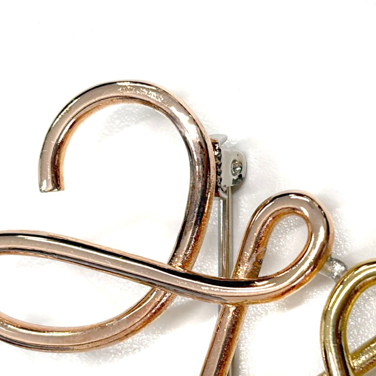 LOEWE ロエベ アナグラム ブローチ ミックス - メルカリ