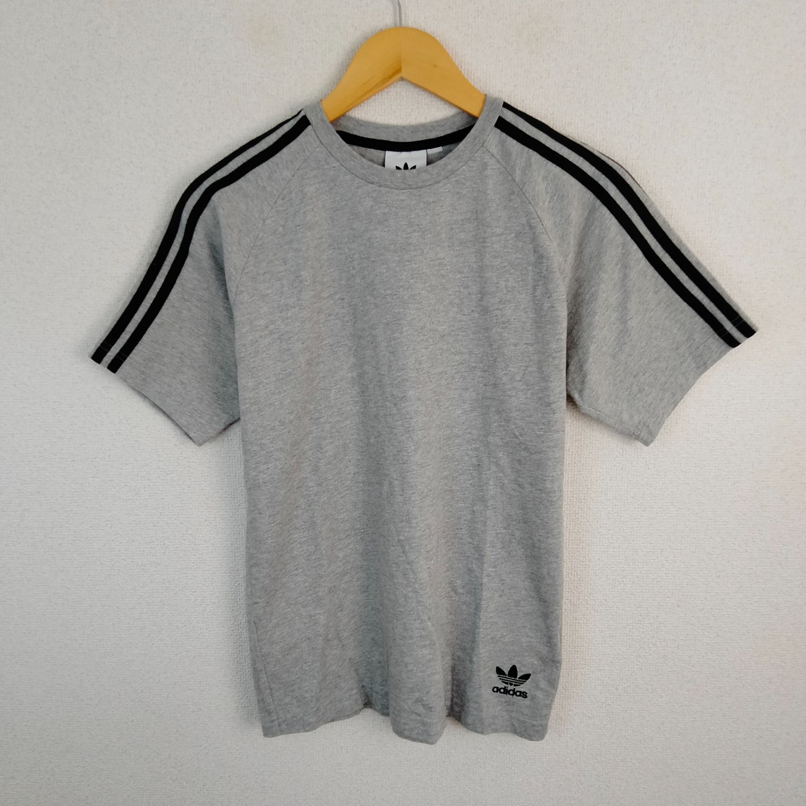 adidas originals アディダスオリジナルス ワンポイントロゴ Tシャツ 3本ライン グレー メンズ 古着 スポーツMIX ストリート