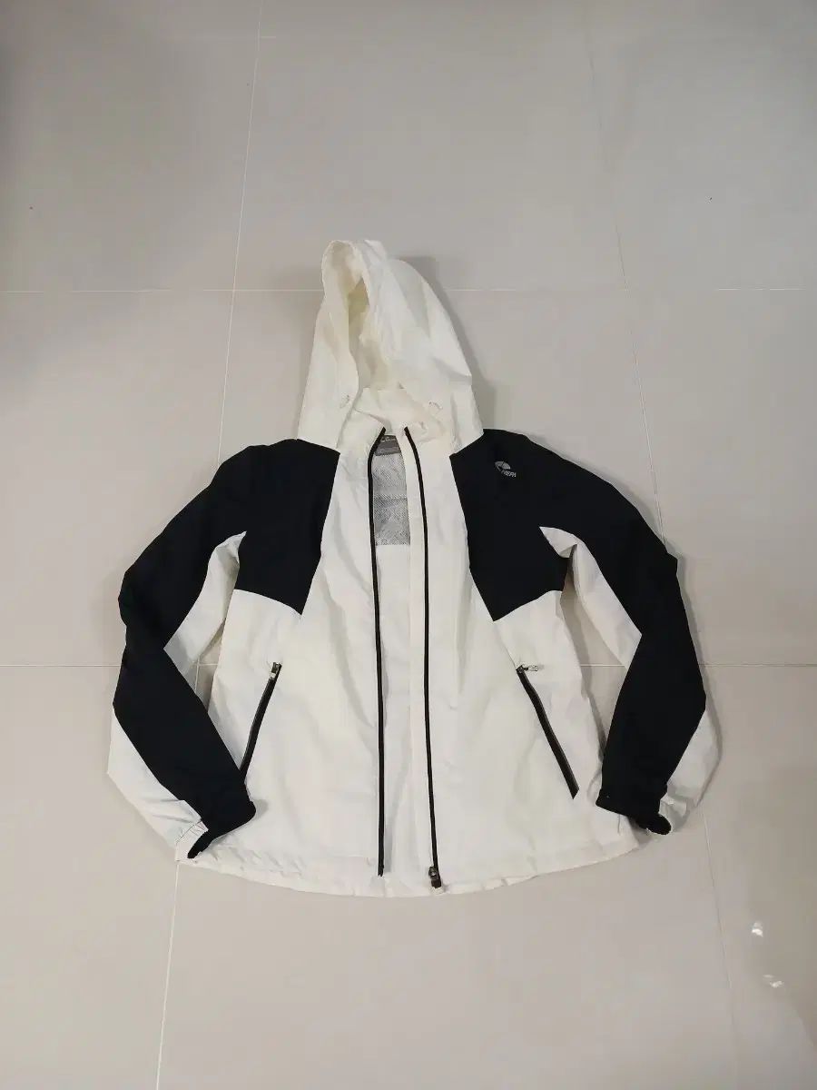 NEPA 白/黒 レディース ウィンドブレーカー フード ジャケット