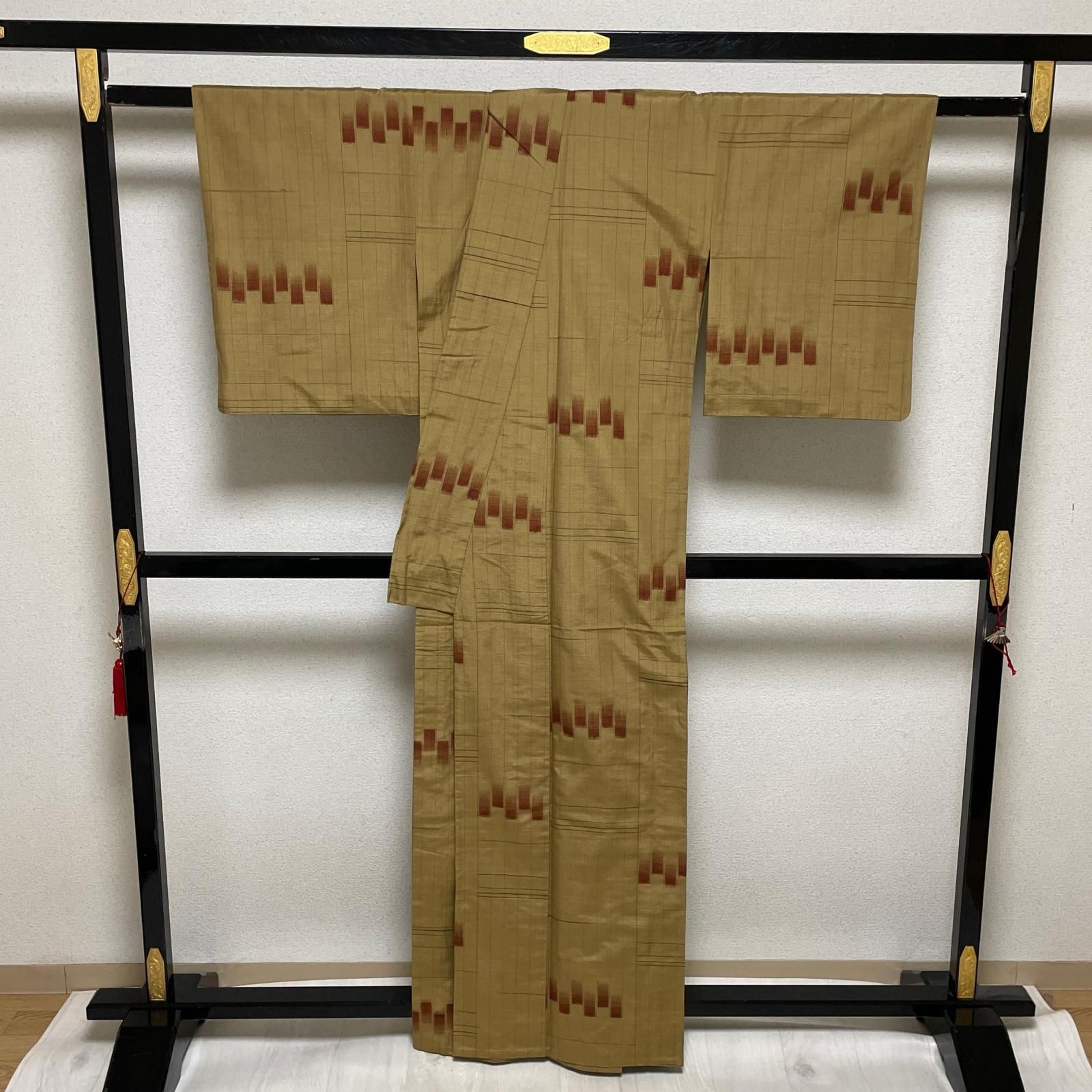 紬 単衣仕立て 縞に上品な絣 着物 正絹 X-1964 - メルカリ