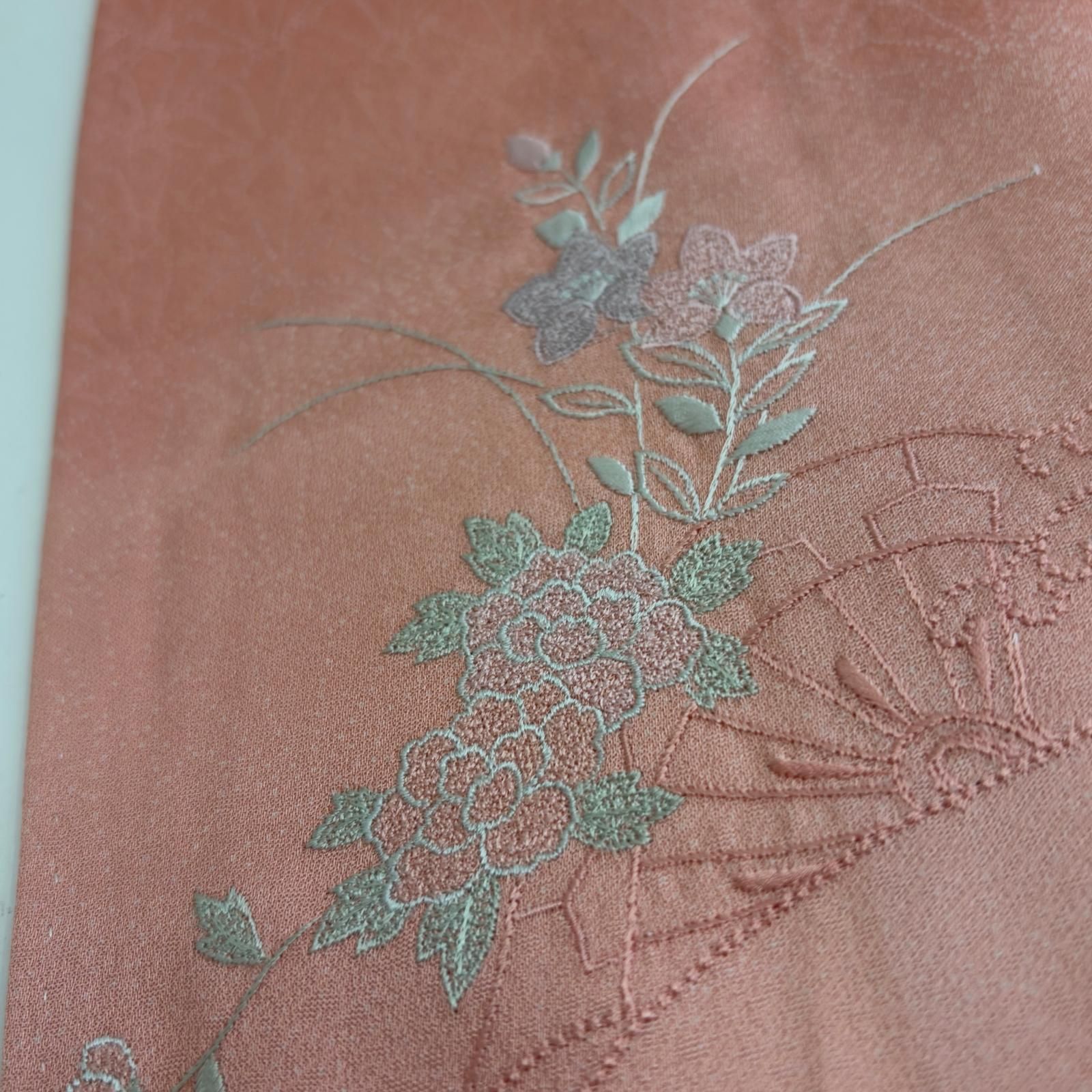 付下げ 裄68 暈し 菊の染めに刺繍 紋なし 正絹 MK-8330 - メルカリ