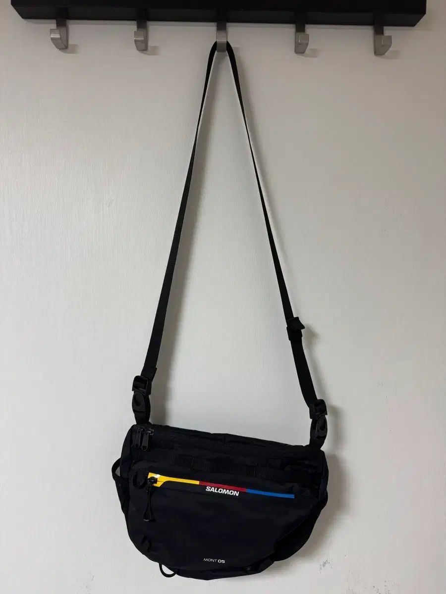 SALOMON サロモン 몽트 クロスボディーバッグ 5 V2 ブラック