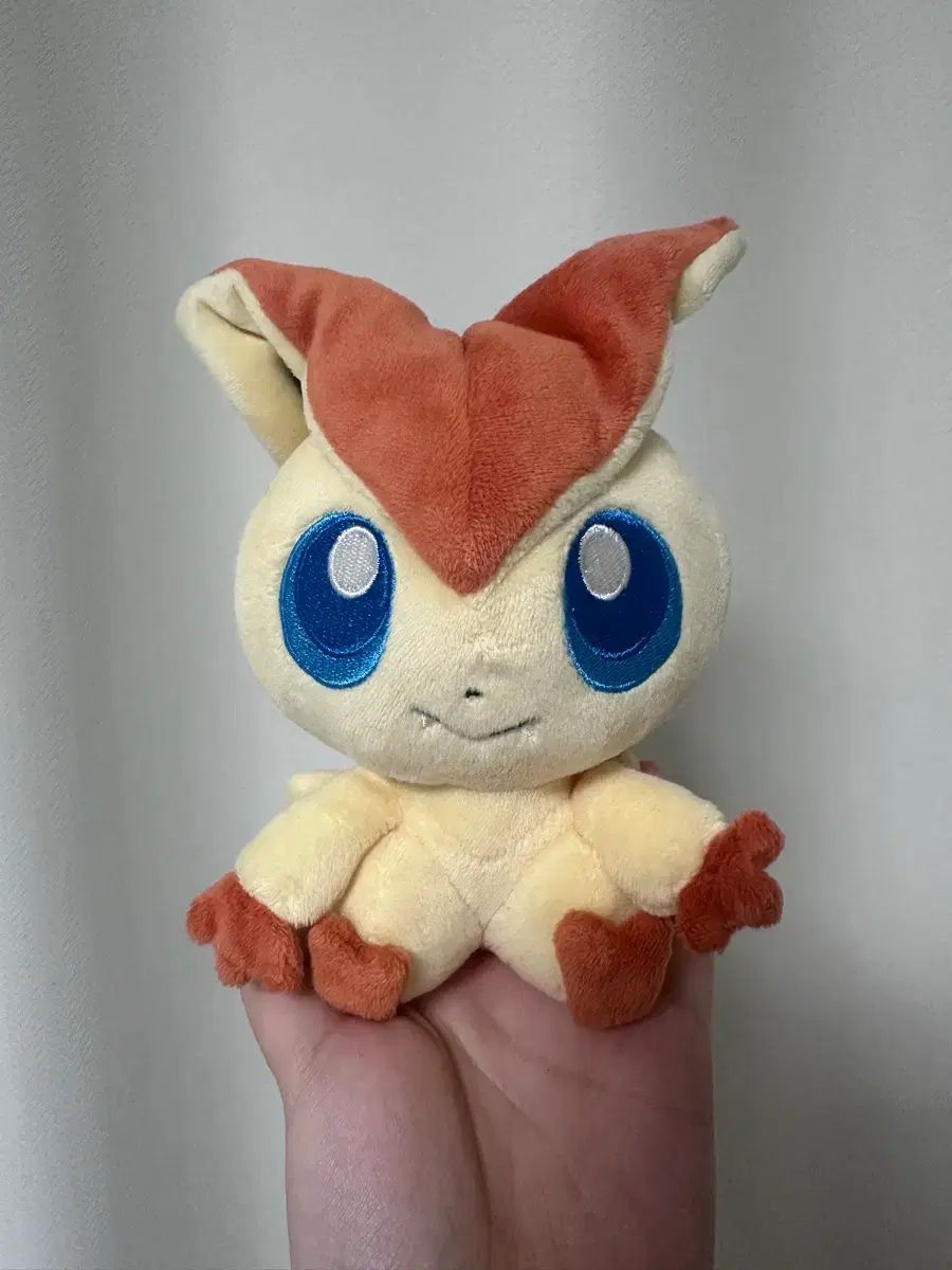 ポケットモンスター ビクティニ **クラシック** ぬいぐるみ