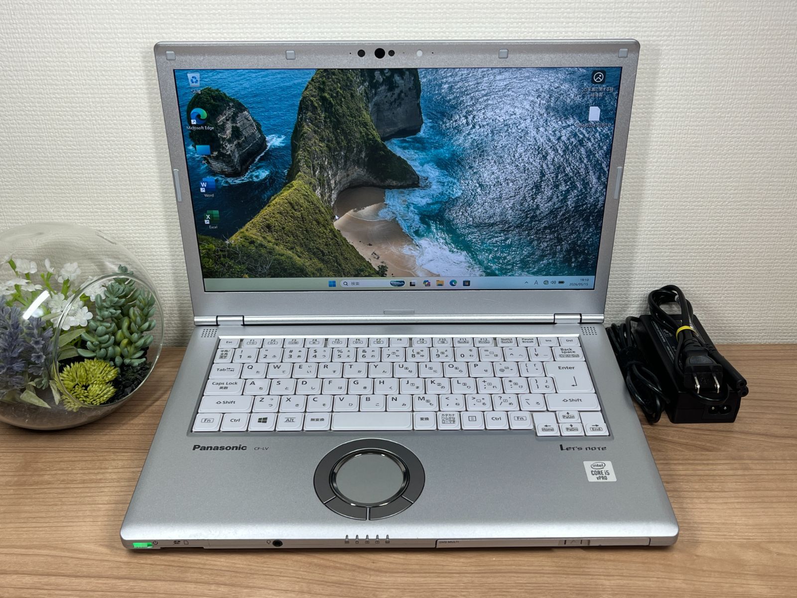 ノートPC 超美品＞04106 軽量 Panasonic レッツノート CF-SV1 NVMe 8GB 