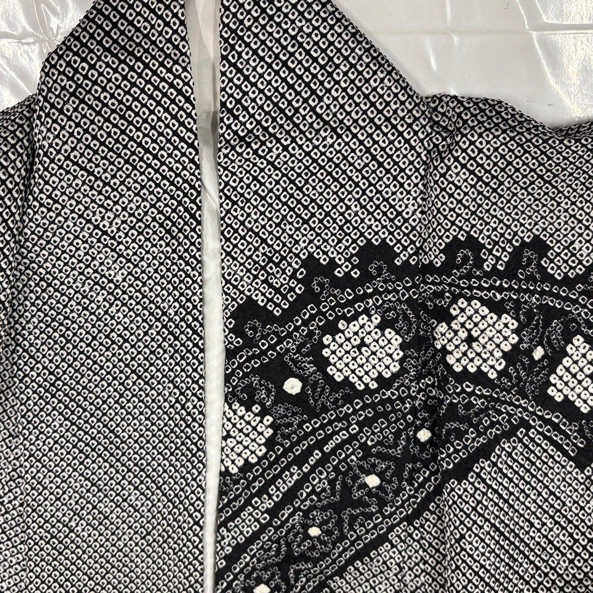美品】 訪問着 身丈159.5cm 裄丈64cm M 袷 草花 幾何学模様 総絞り 黒