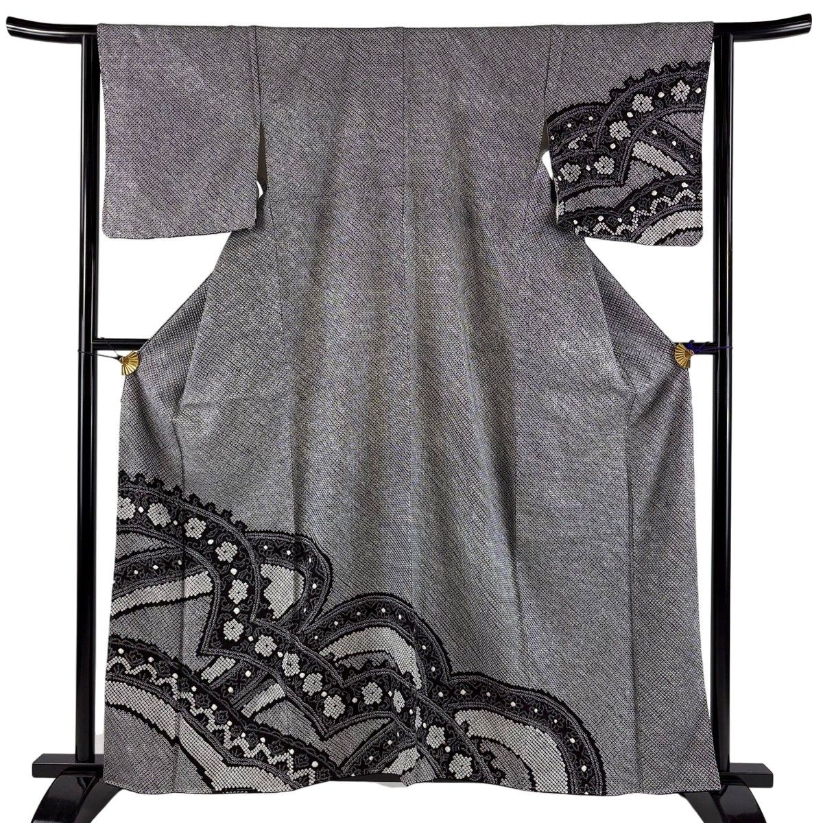 美品】 訪問着 身丈159.5cm 裄丈64cm M 袷 草花 幾何学模様 総絞り 黒 美品】 訪問着 身丈159.5cm 裄丈64cm M 袷 草花 幾何学模様 総絞り 黒