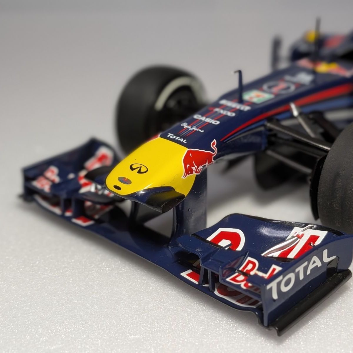 日本GP限定モデル 1/18 ミニチャンプス レッドブル ルノー RB7