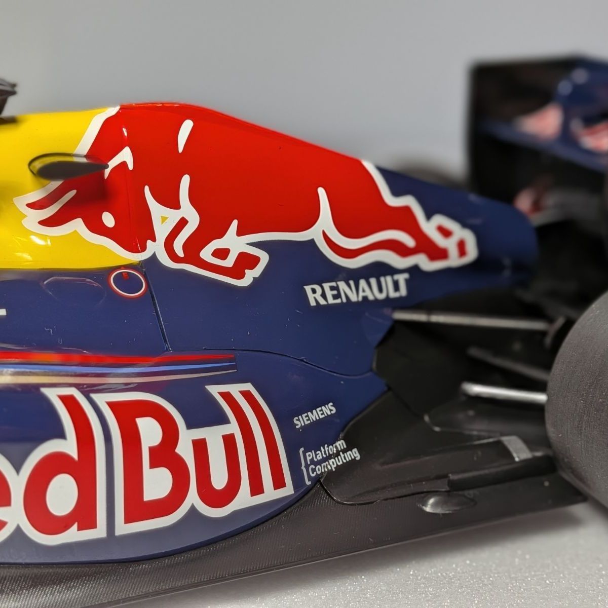 日本GP限定モデル 1/18 ミニチャンプス レッドブル ルノー RB7