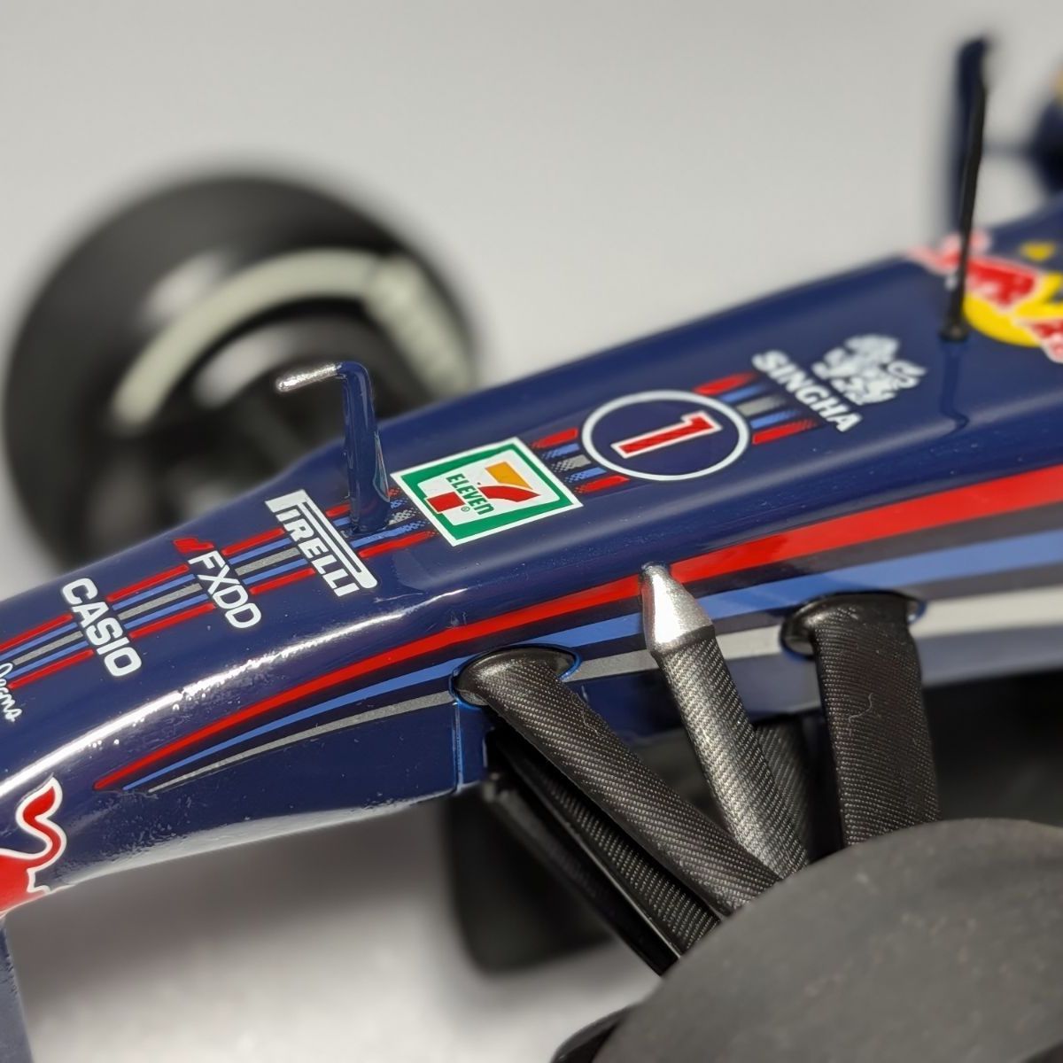 日本GP限定モデル 1/18 ミニチャンプス レッドブル ルノー RB7