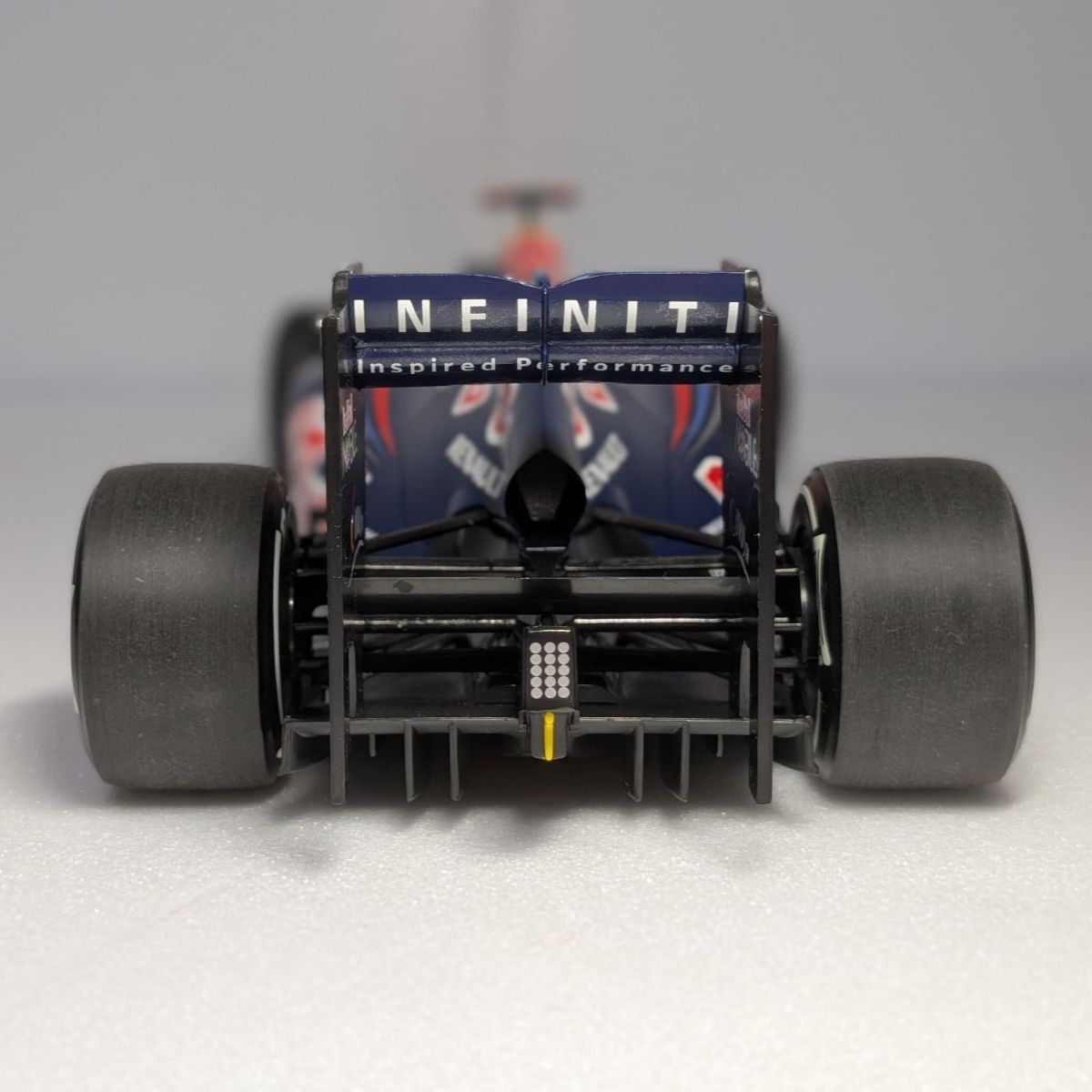 日本GP限定モデル 1/18 ミニチャンプス レッドブル ルノー RB7