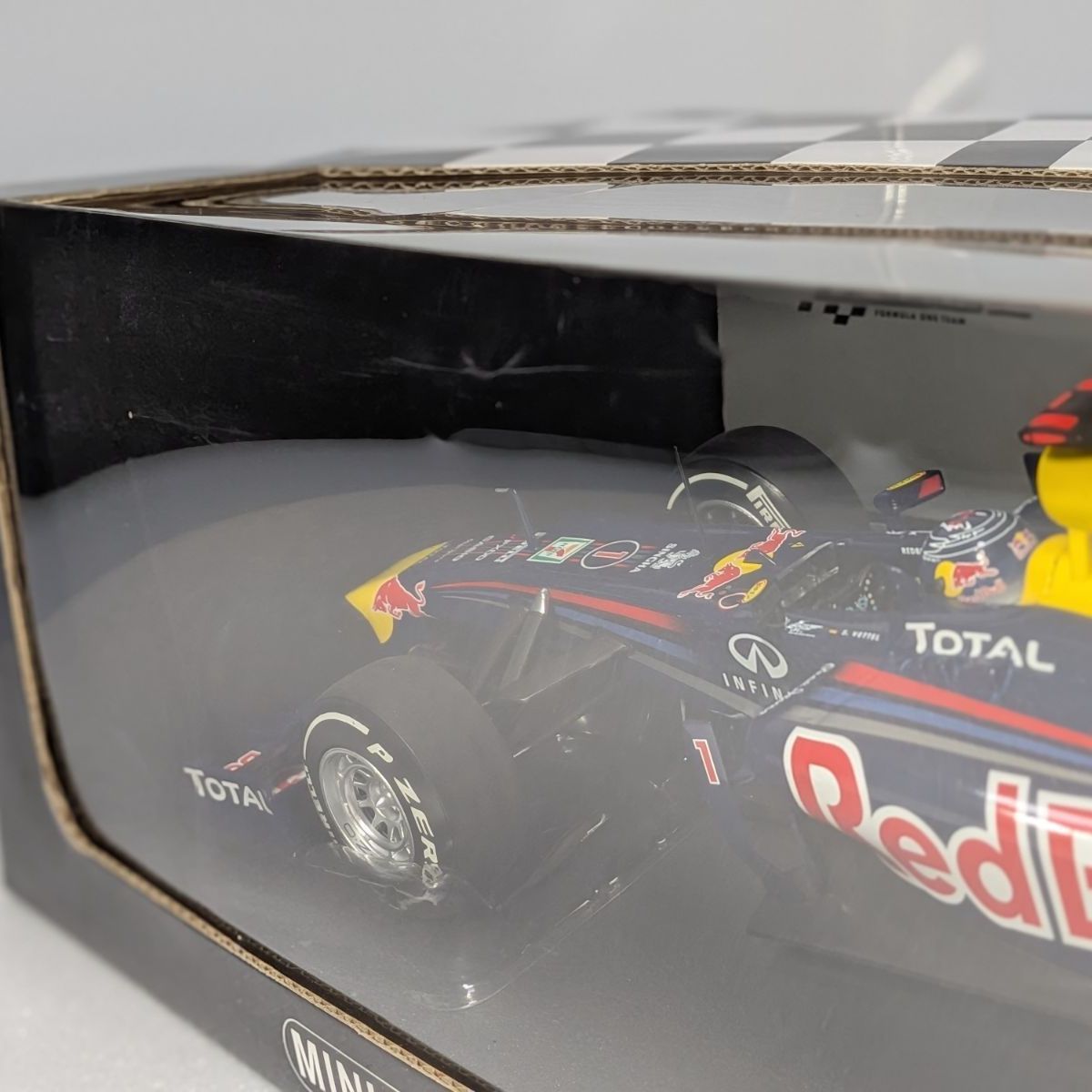 日本GP限定モデル 1/18 ミニチャンプス レッドブル ルノー RB7