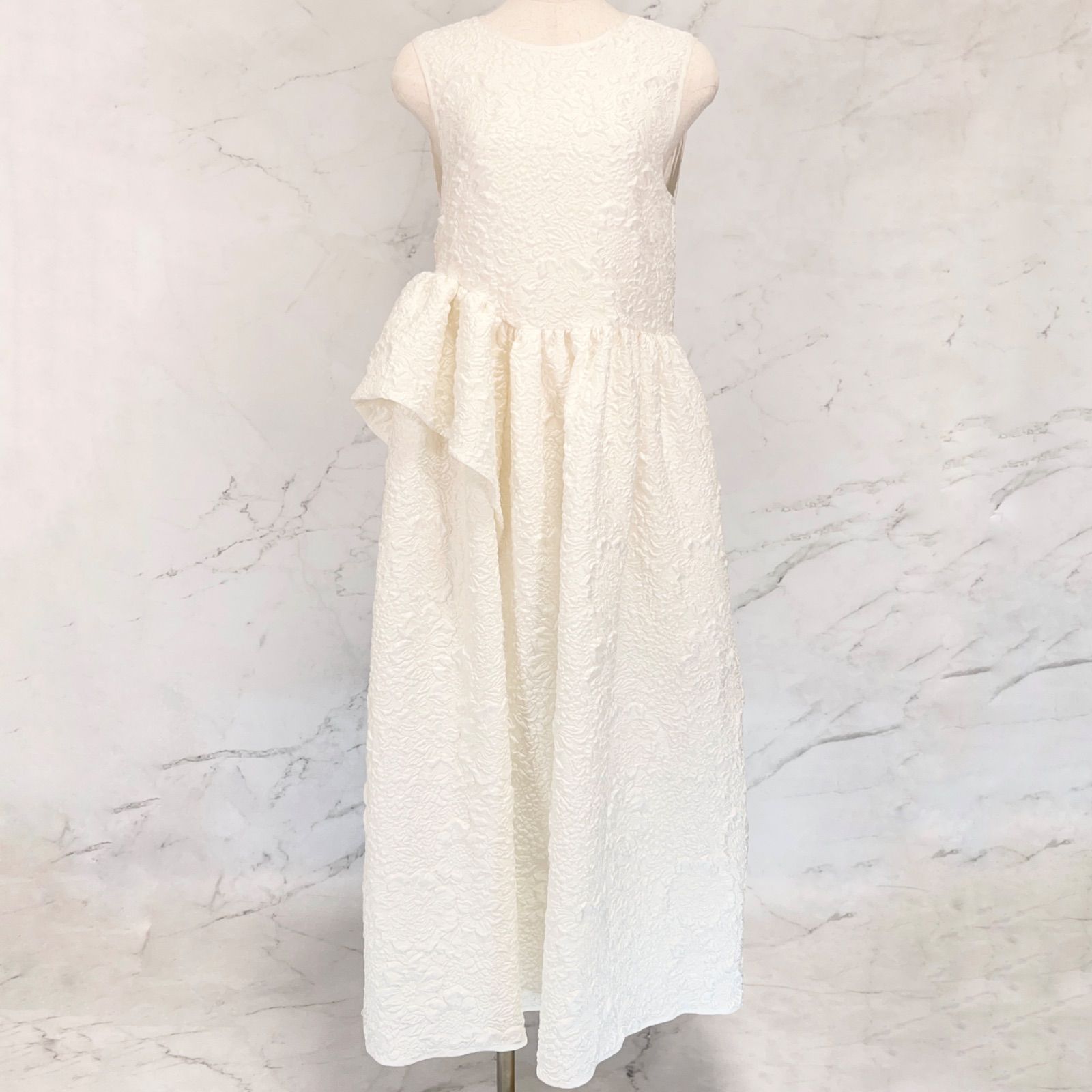 美品 Cecilie Bahnsen ホワイトノースリーブワンピース　UK6 美品 CECILIE BAHNSEN セシリーバンセン ディッテドレス DITTE DRESS