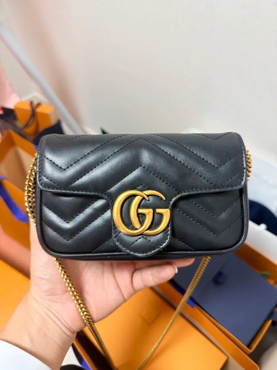グッチ マイクロ GG マーモント ブラック チェーンバッグ