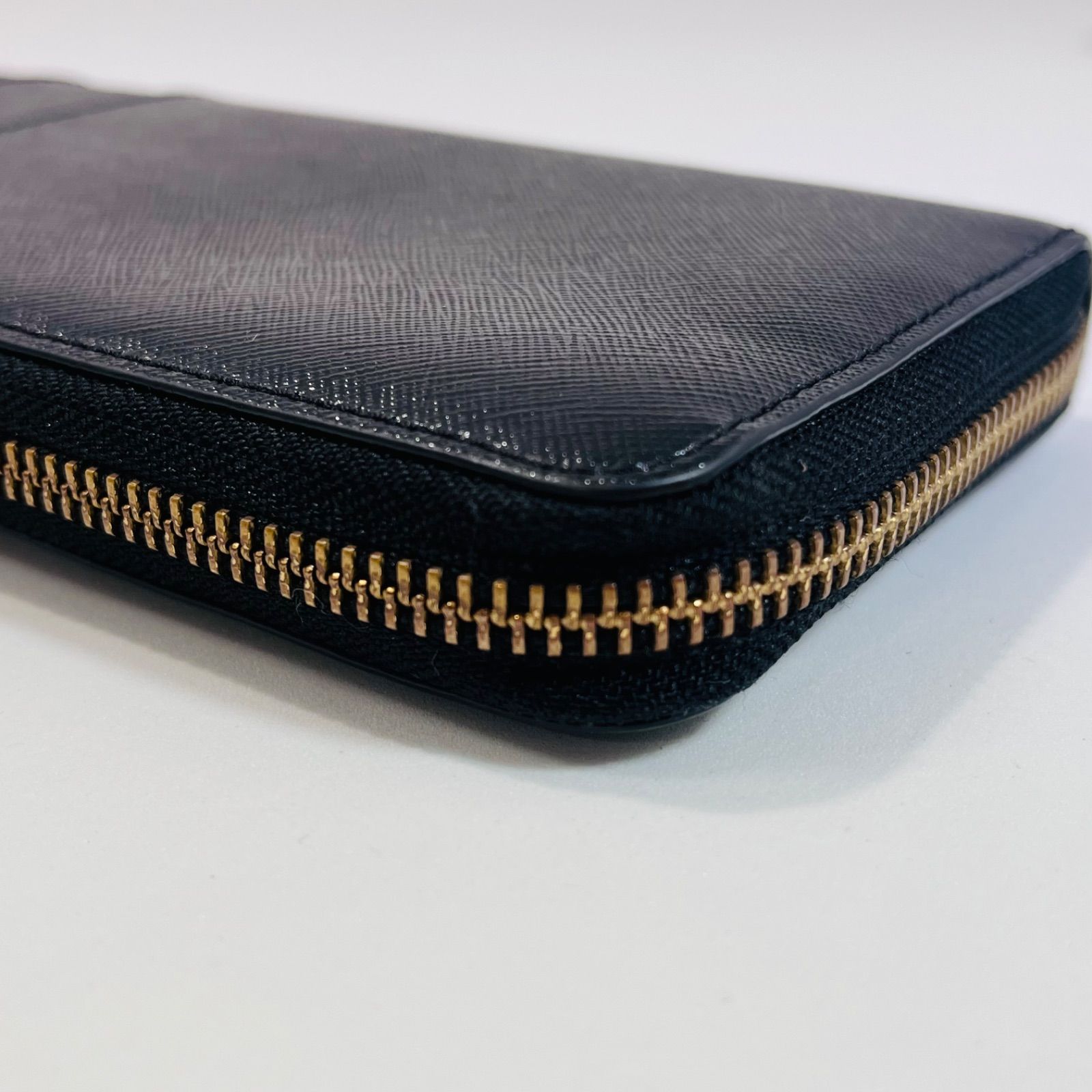 MARC JACOBS 長財布 ブラック ラウンドファスナー レザー ピンク内装 