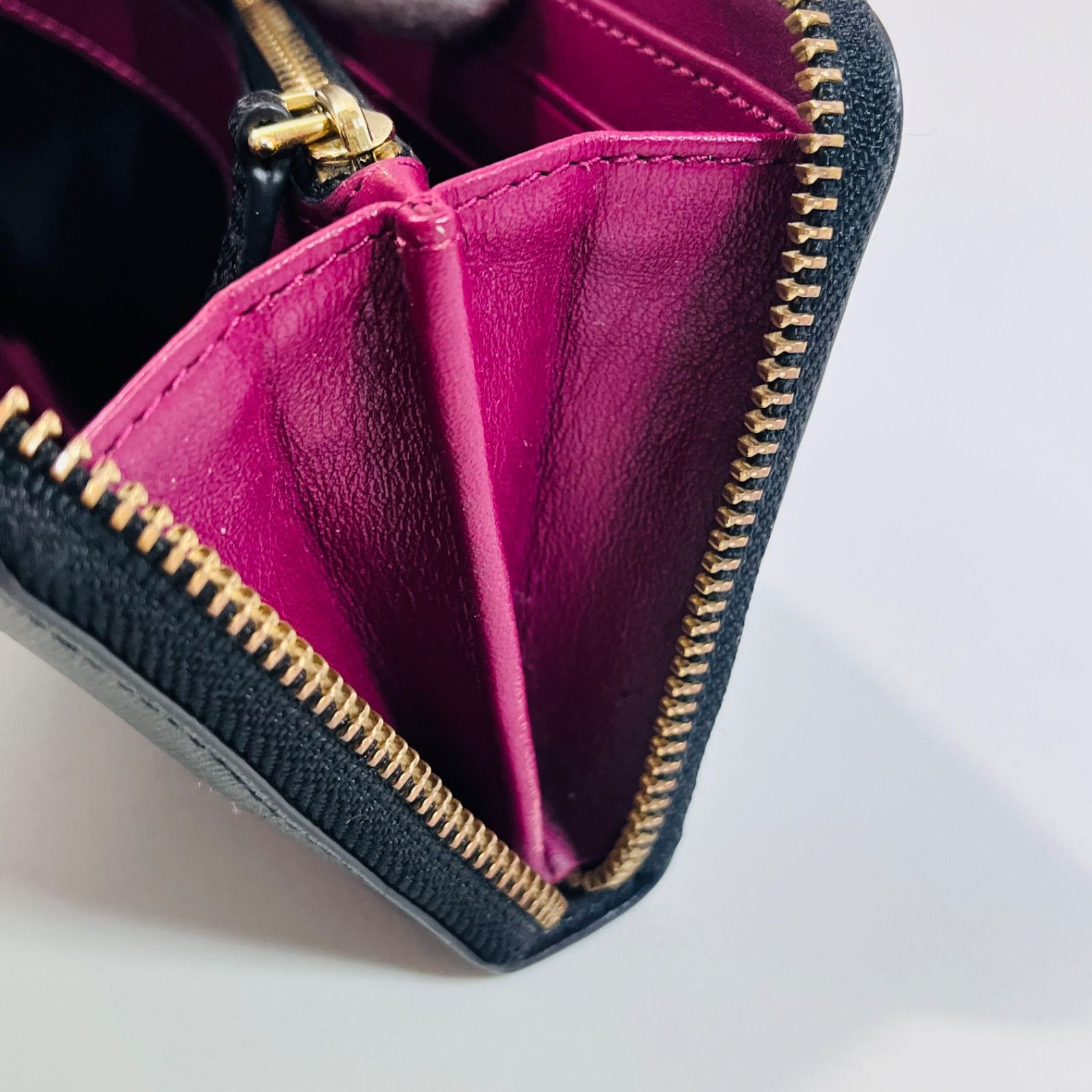 MARC JACOBS 長財布 ブラック ラウンドファスナー レザー ピンク内装 