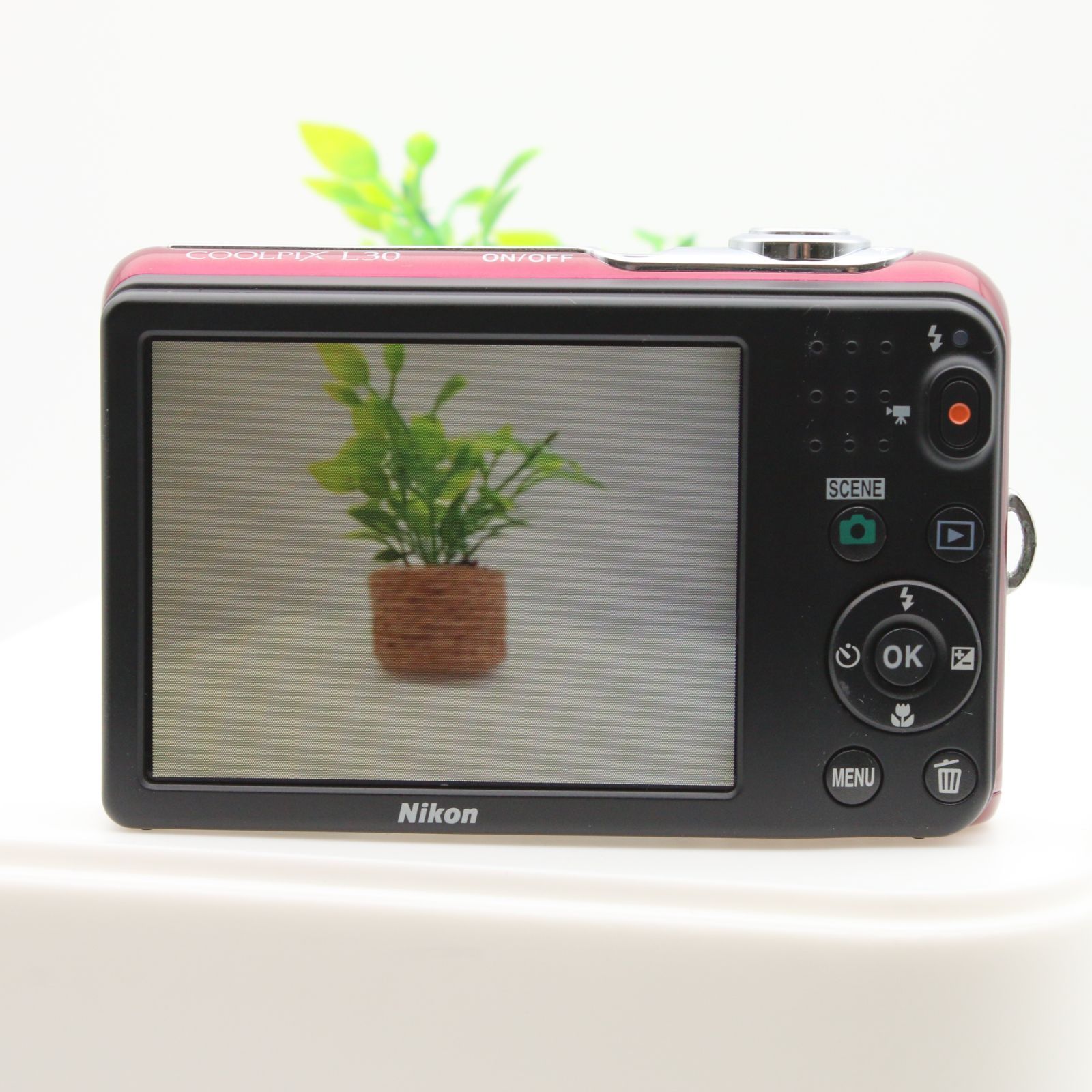極上品】 Nikon COOLPIX L30 5倍ズーム 2005万画素 乾電池タイプ