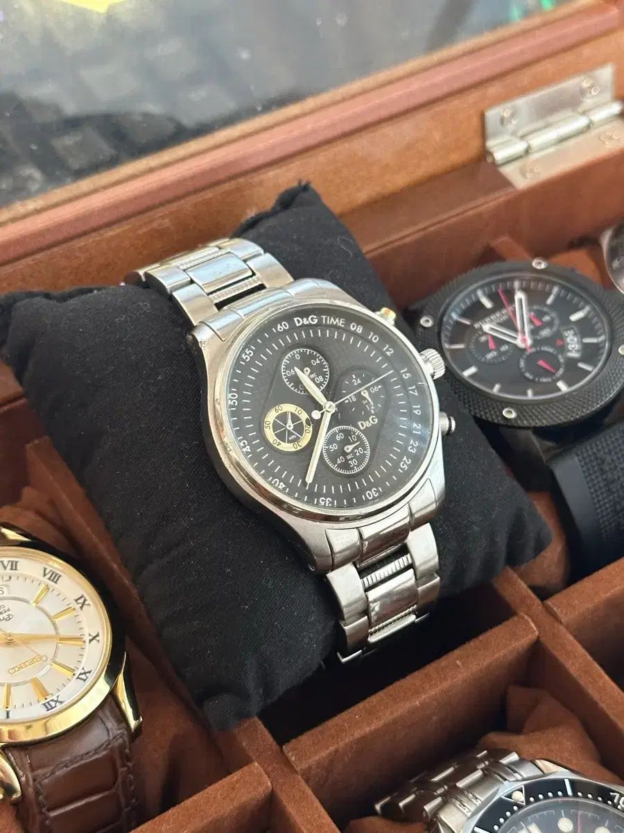 百貨店購入 D&G TIME ブラック ダイアル メタル時計
