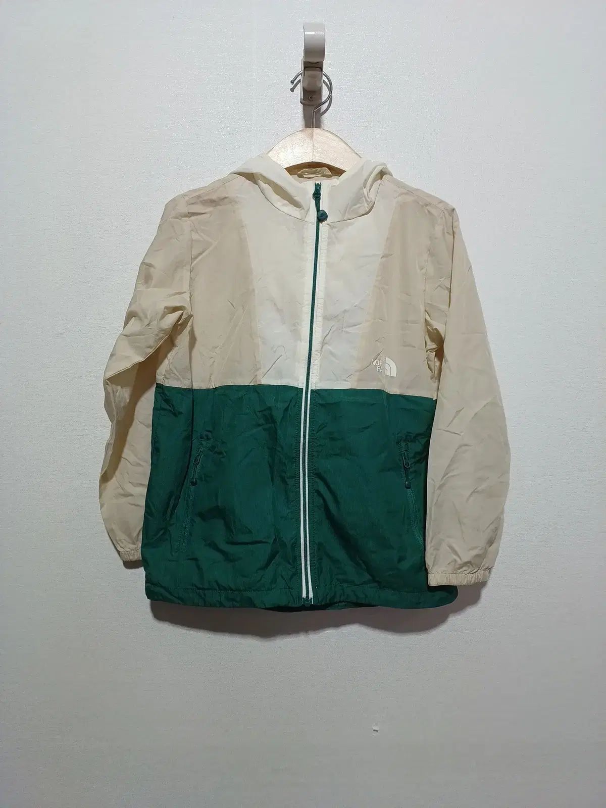 THE NORTH FACE ザノースフェイス KIDS 軽量 ウィンドブレーカー アウター 140 (26A533)