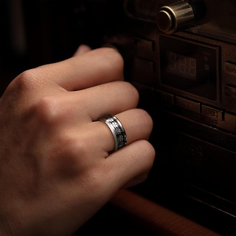 [King Will] メンズ ガンメタル タングステン結婚指輪 8mm ブラックプレート 四つ葉クローバーインレイ ポリッシュ仕上げ ベベルエッジ コンフォートフィット ラッキーリング 0