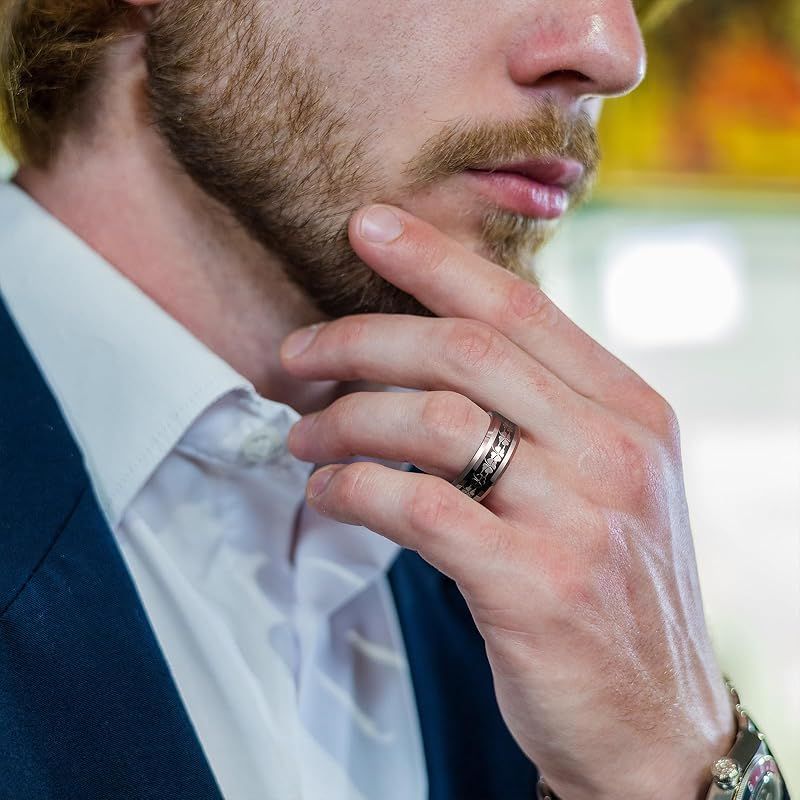 [King Will] メンズ ガンメタル タングステン結婚指輪 8mm ブラックプレート 四つ葉クローバーインレイ ポリッシュ仕上げ ベベルエッジ コンフォートフィット ラッキーリング 0