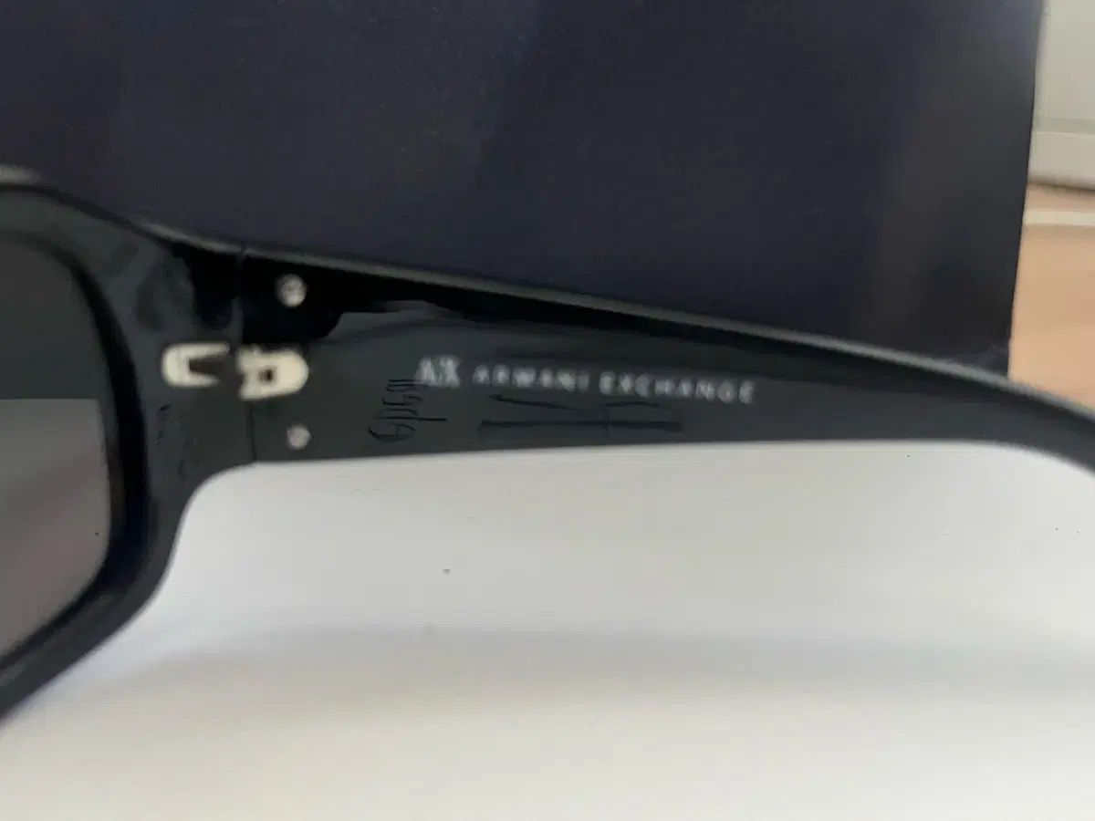 ARMANI EXCHANGE ブラック サングラス ARMANI EXCHANGE ブラック サングラス