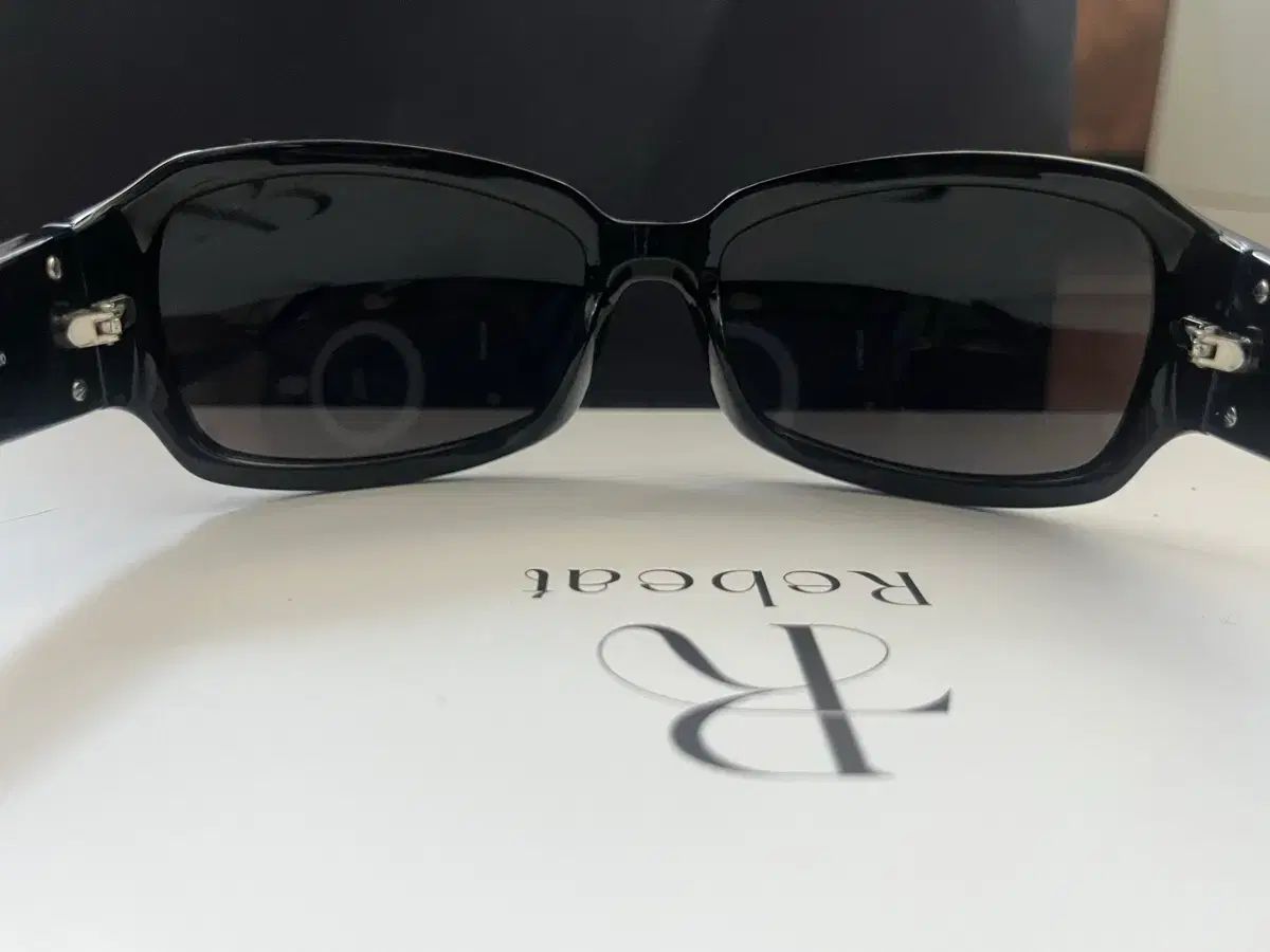 ARMANI EXCHANGE ブラック サングラス ARMANI EXCHANGE ブラック サングラス