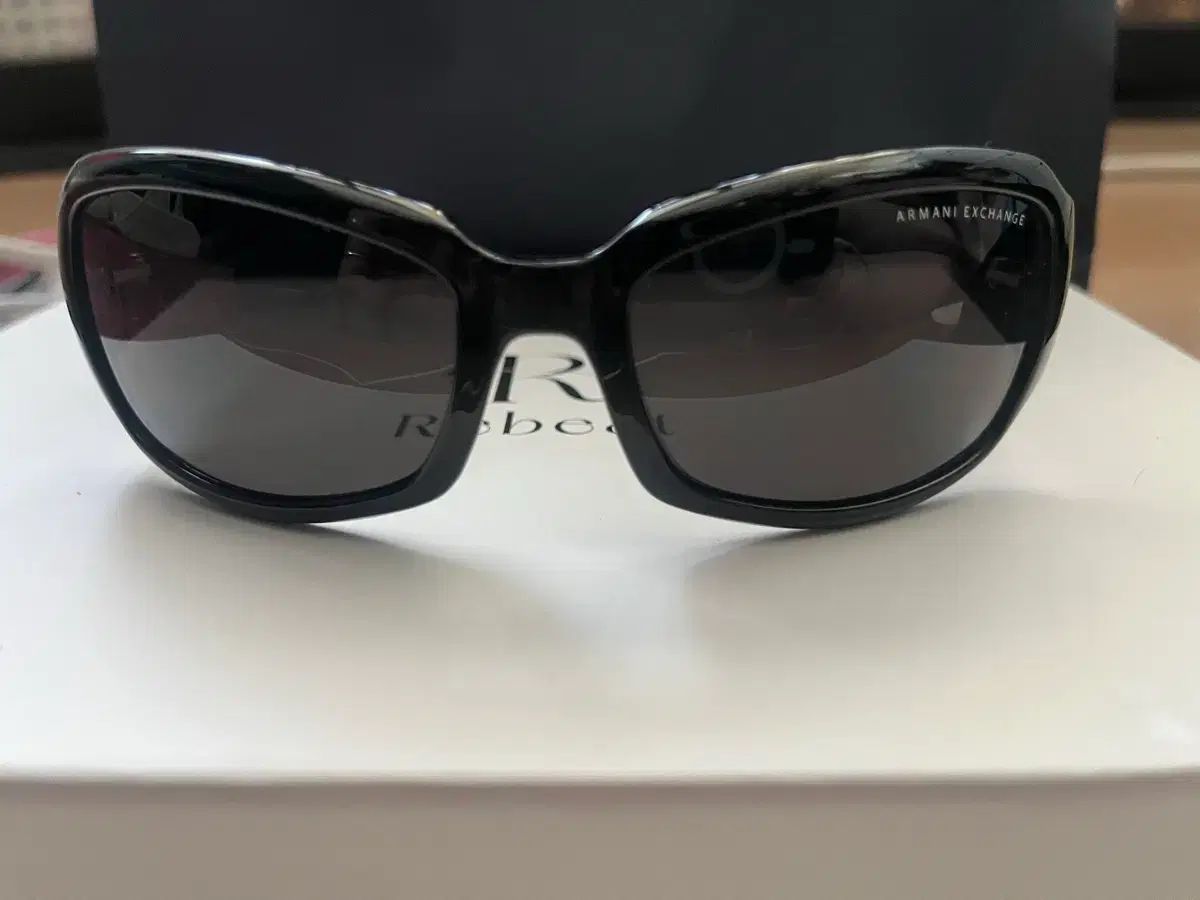 ARMANI EXCHANGE ブラック サングラス