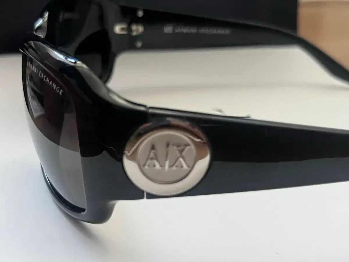 ARMANI EXCHANGE ブラック サングラス ARMANI EXCHANGE ブラック サングラス