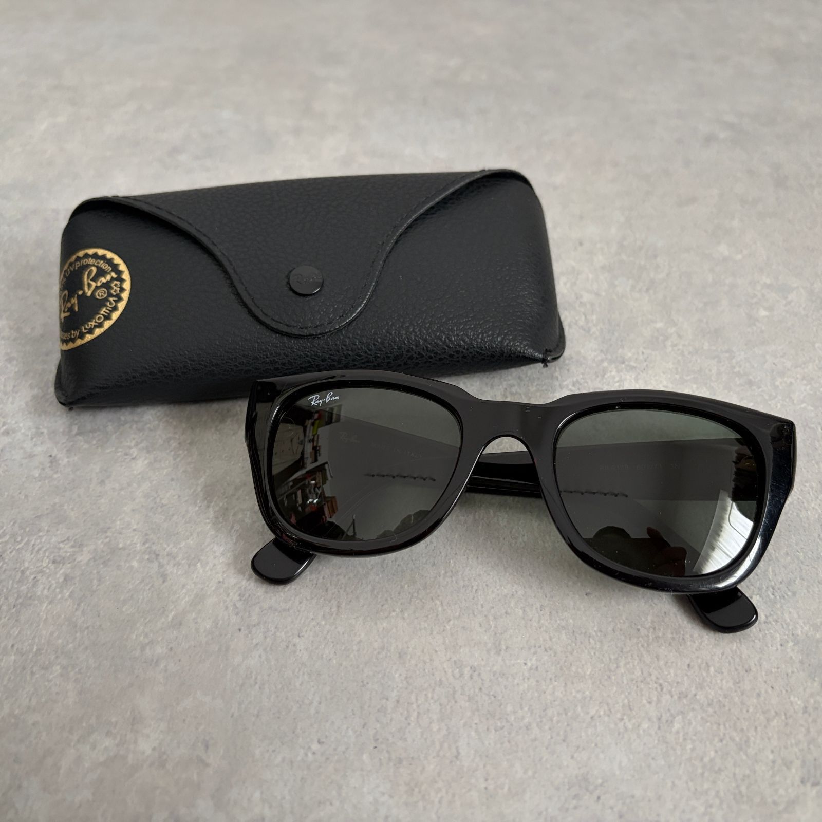 Ray-Ban RB4178 スモークレンズ デザイン サングラス レイバン