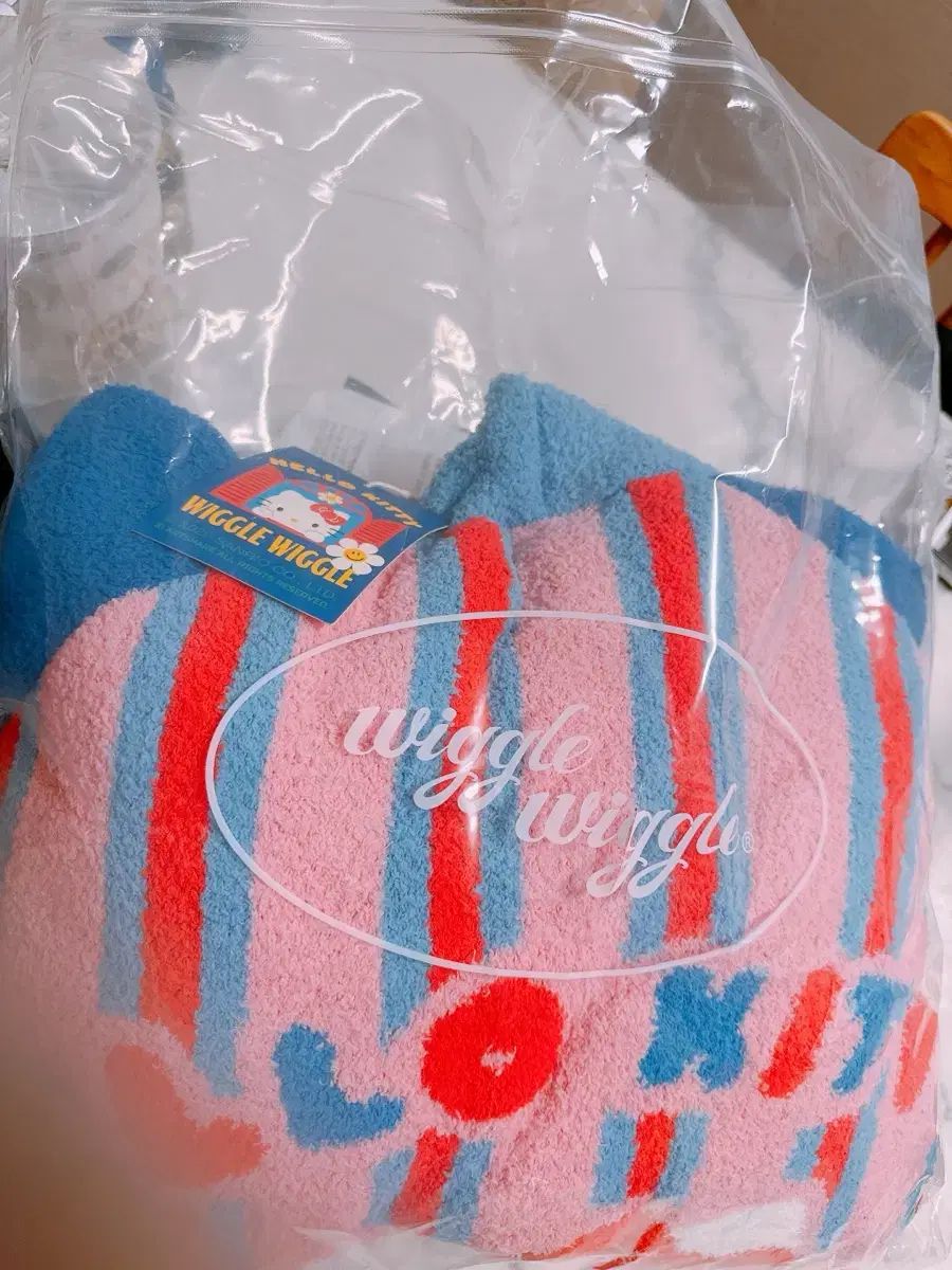 ウィグルウィグル ハローキティ ローブ
