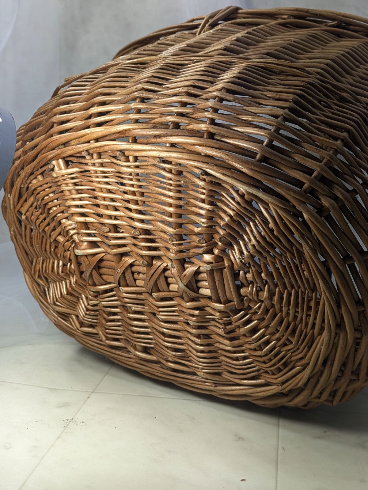 イギリス アンティーク ハンドメイド バスケット イギリス アンティーク ハンドメイド バスケット 楕円深め - メルカリ