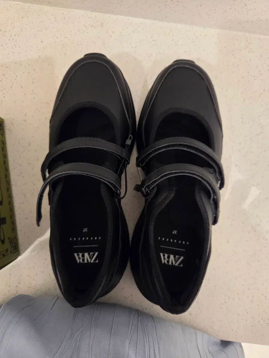 ZARA ブラック メリージェーン スニーカー 37
