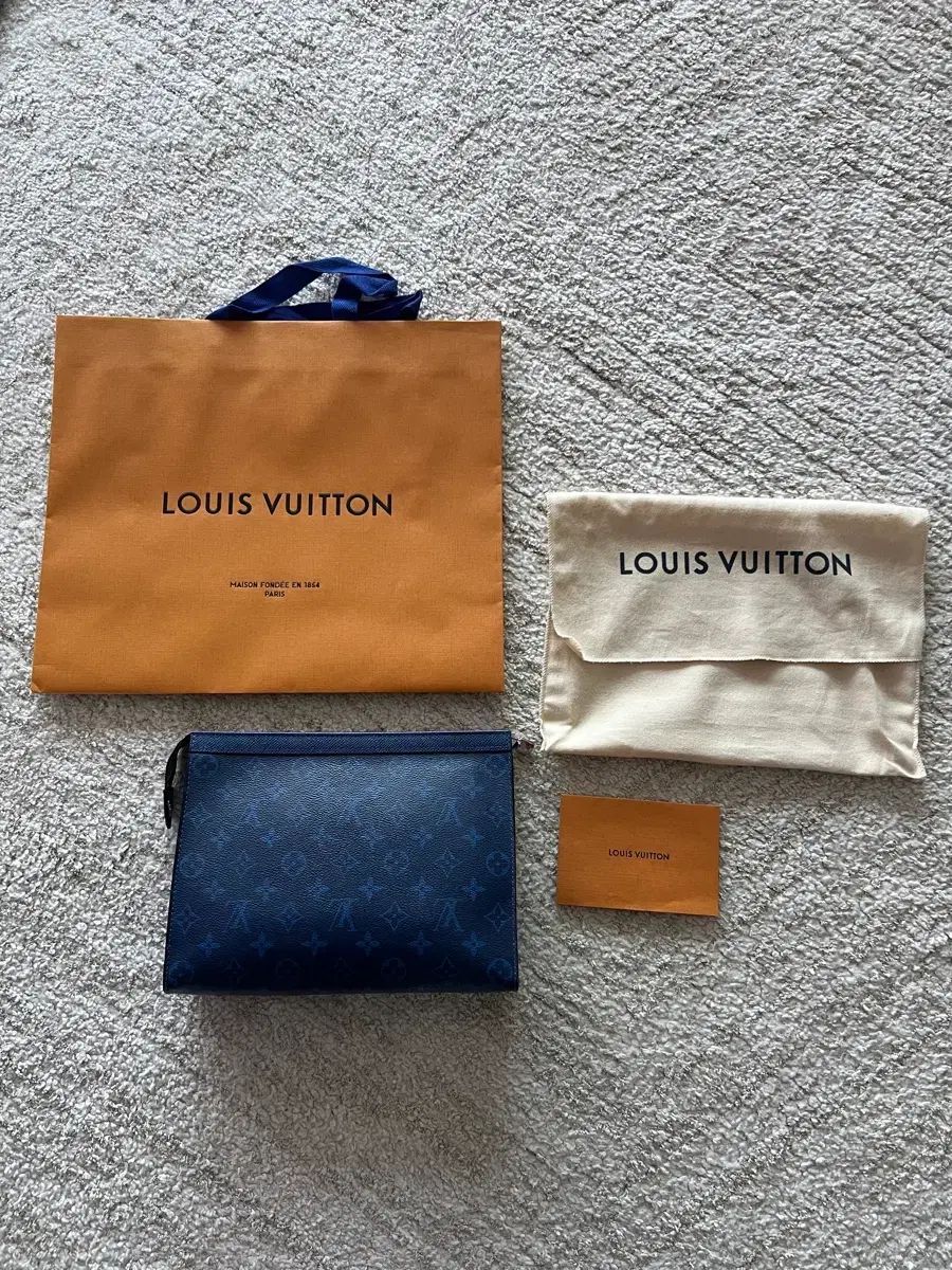 Louis Vuitton ルイヴィトン ポシェット・ヴォワヤージュ ブルー クラッチバッグ