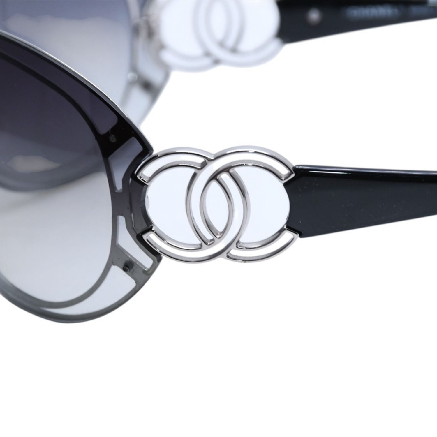 極美品 CHANEL シャネル シールド サングラス アイウェア 4144 c.127/8G サイズ125 ココマーク ブラック シルバー 中古 4a002132 極美品 CHANEL シャネル シールド サングラス アイウェア 4144 c.127/8G サイズ125 ココマーク ブラック シルバー 中古 4a002132