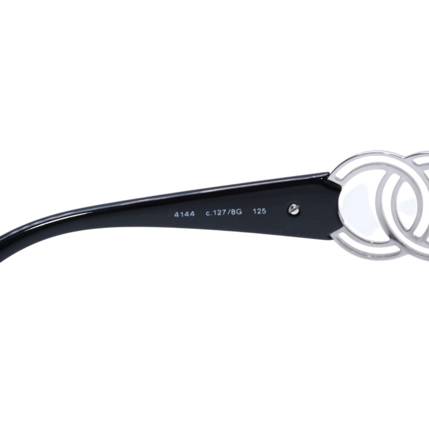 極美品 CHANEL シャネル シールド サングラス アイウェア 4144 c.127/8G サイズ125 ココマーク ブラック シルバー 中古 4a002132 極美品 CHANEL シャネル シールド サングラス アイウェア 4144 c.127/8G サイズ125 ココマーク ブラック シルバー 中古 4a002132